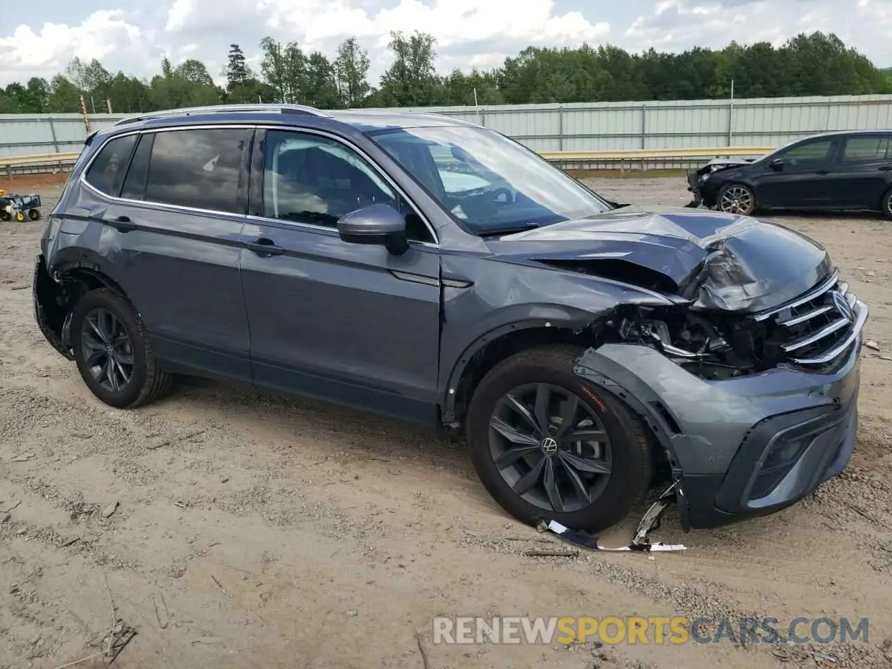 4 Photograph of a damaged car 3VV2B7AX0NM172736 VOLKSWAGEN TIGUAN 2022
