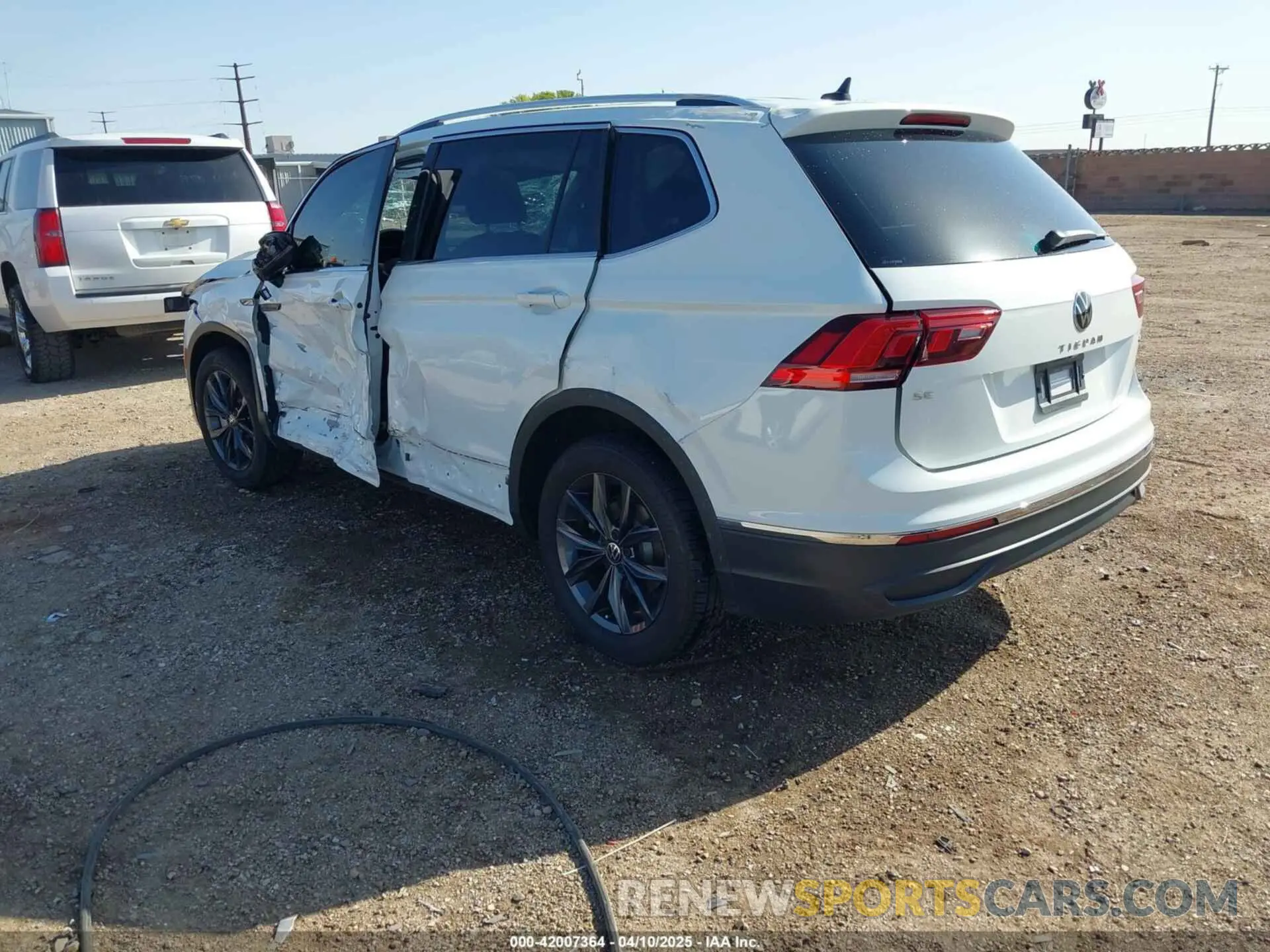 3 Photograph of a damaged car 3VV2B7AX2NM010932 VOLKSWAGEN TIGUAN 2022