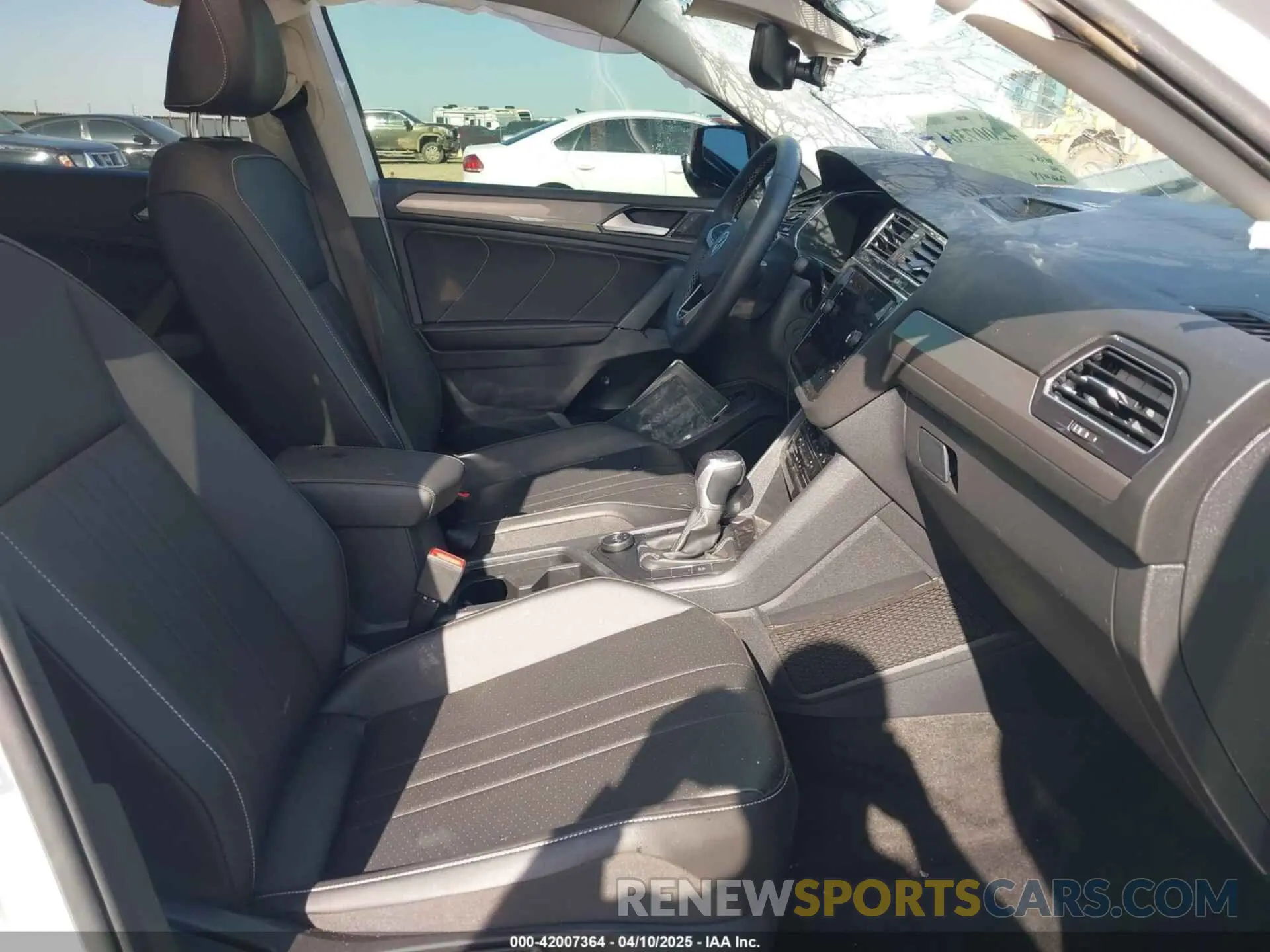 5 Photograph of a damaged car 3VV2B7AX2NM010932 VOLKSWAGEN TIGUAN 2022