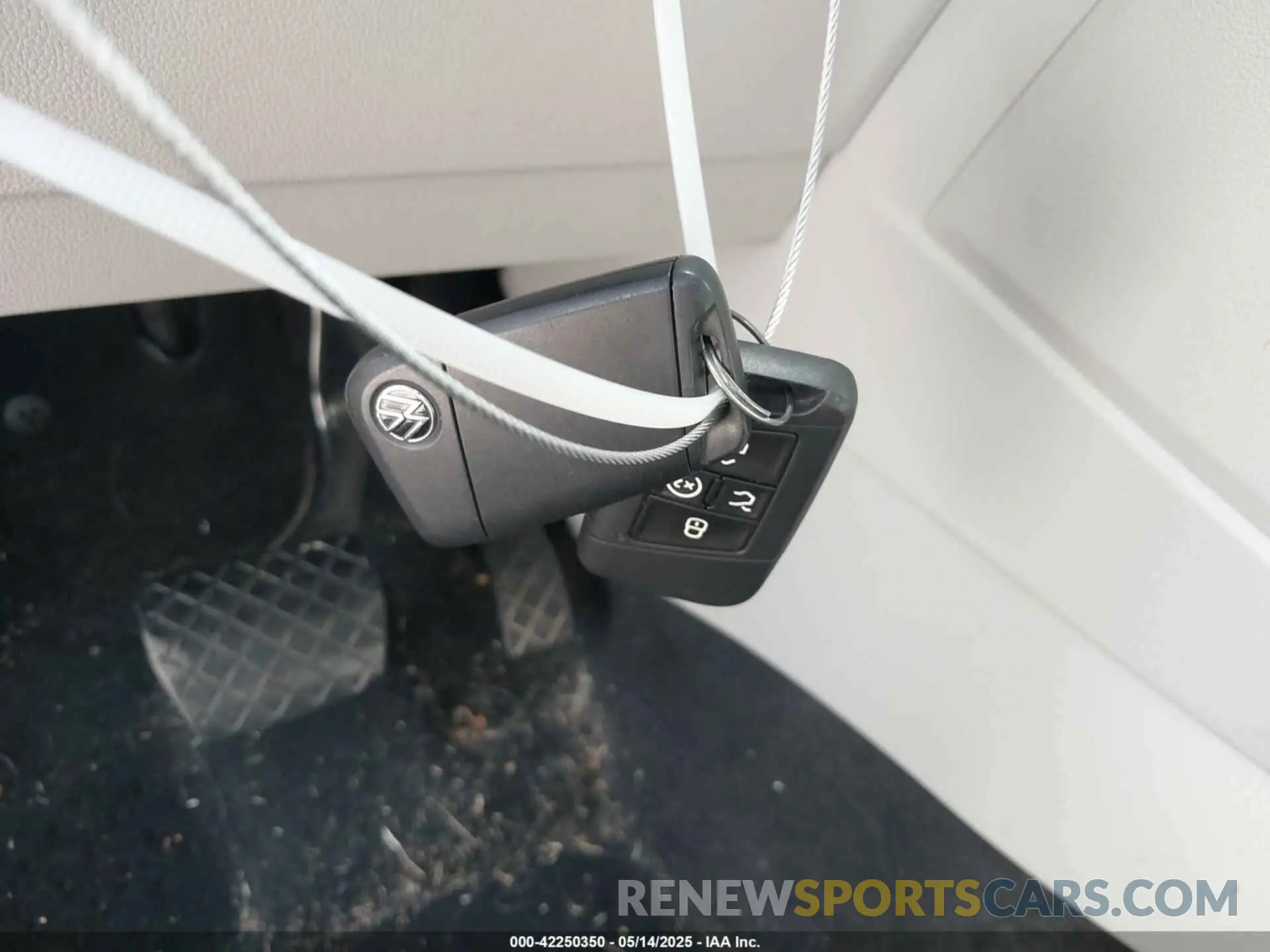 11 Photograph of a damaged car 3VV2B7AX2NM051870 VOLKSWAGEN TIGUAN 2022