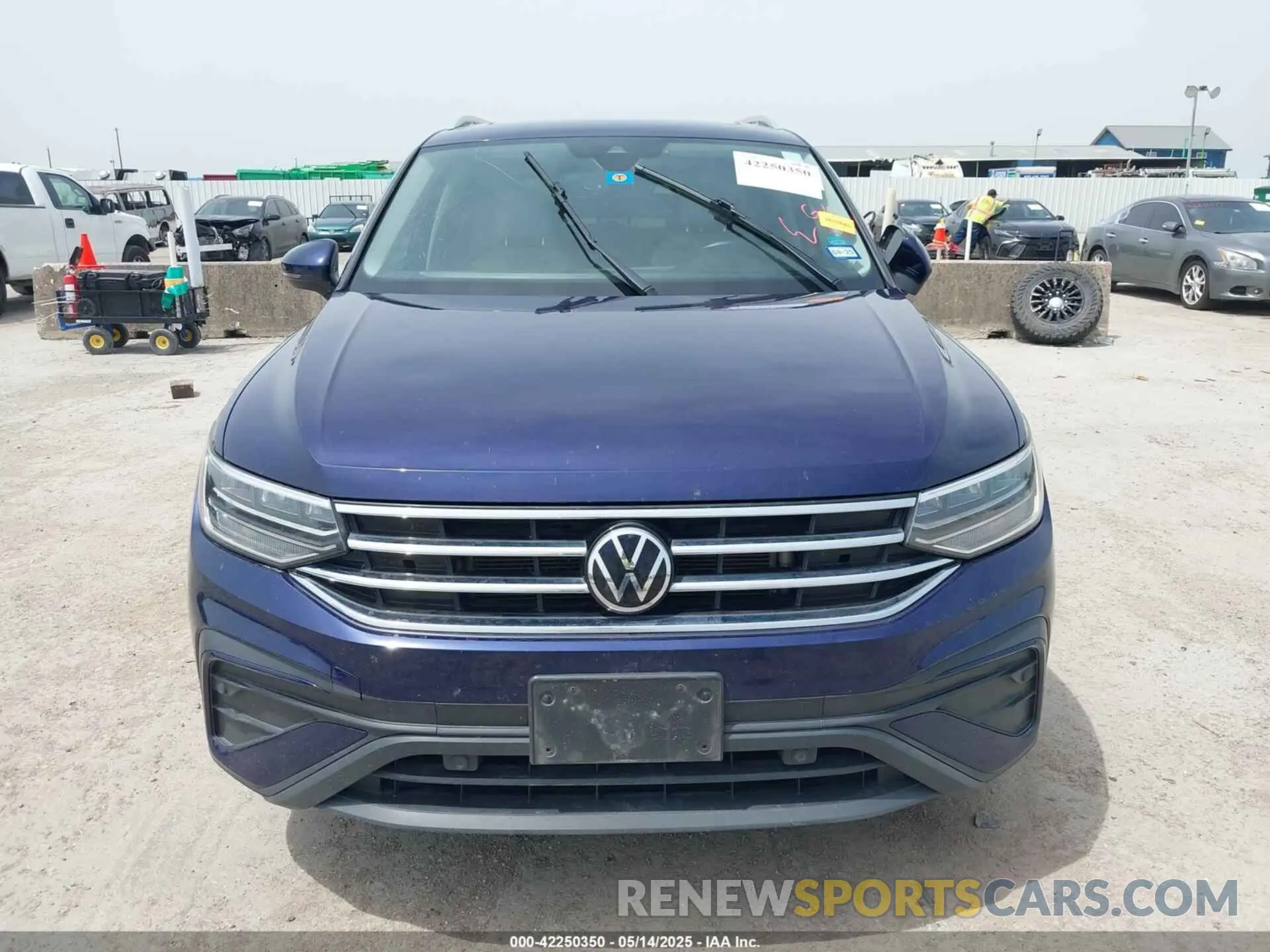 12 Photograph of a damaged car 3VV2B7AX2NM051870 VOLKSWAGEN TIGUAN 2022