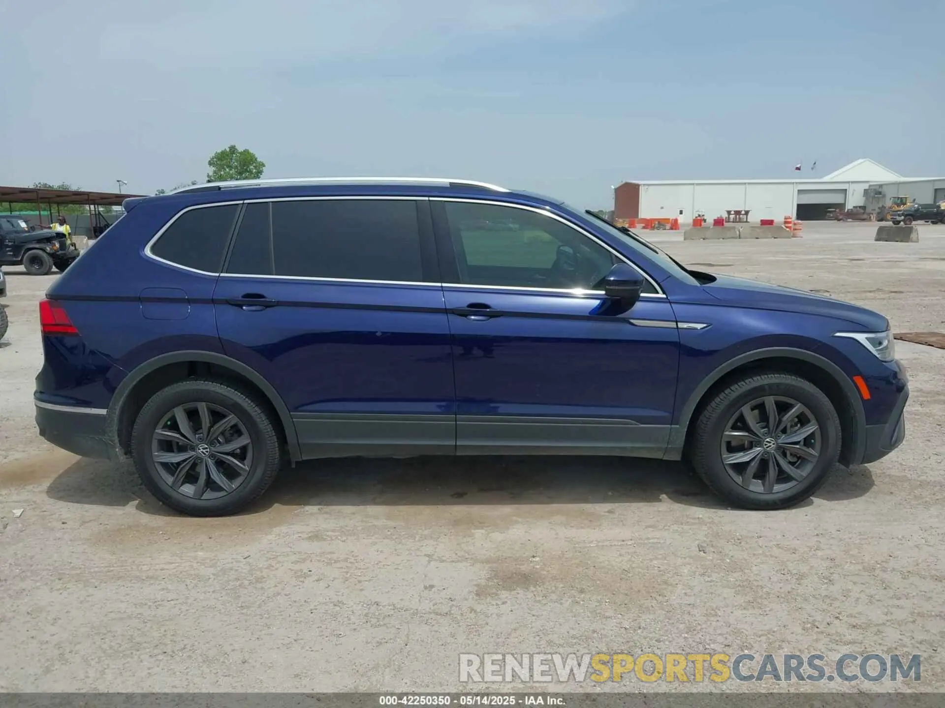 13 Photograph of a damaged car 3VV2B7AX2NM051870 VOLKSWAGEN TIGUAN 2022