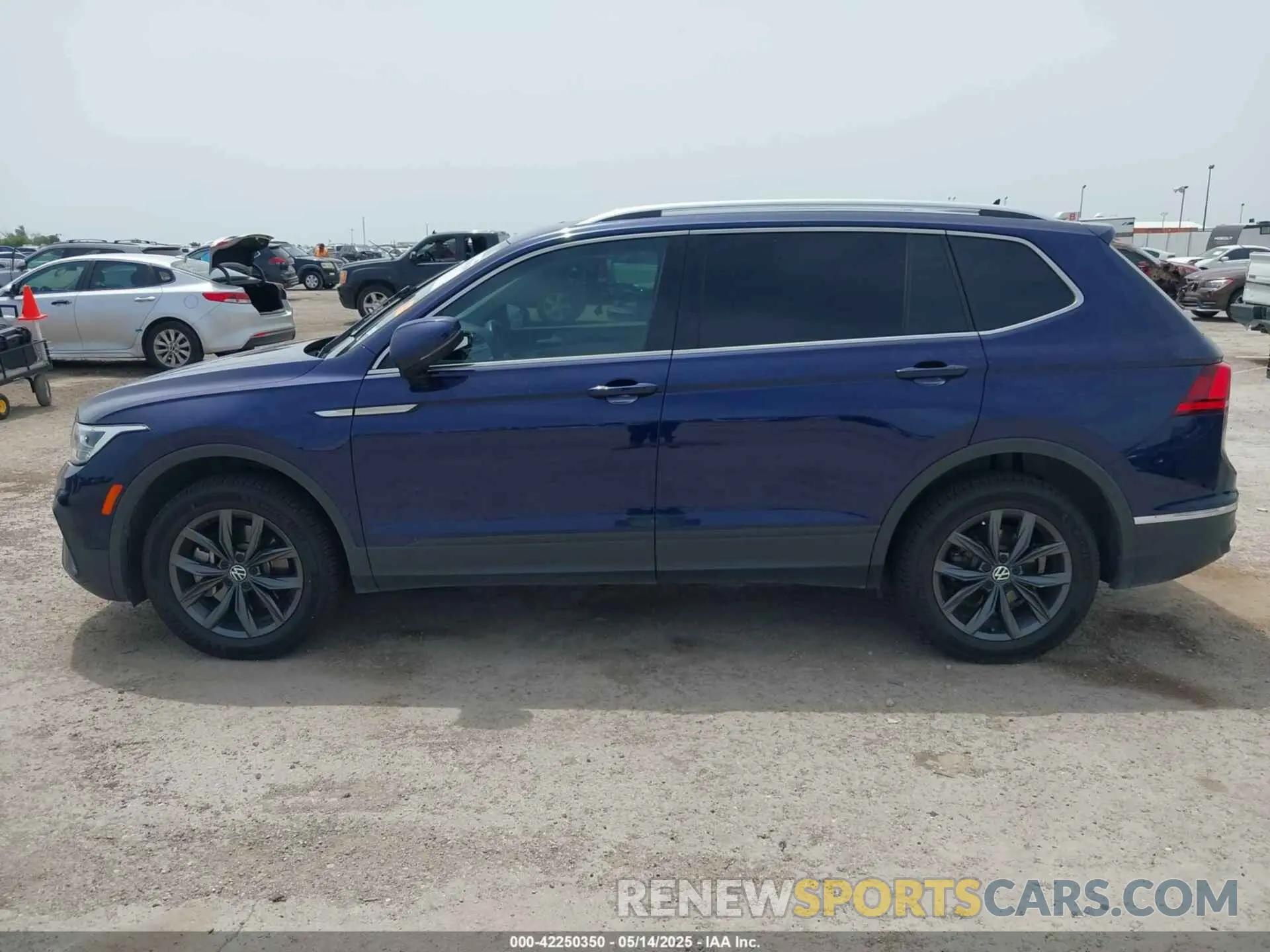 14 Photograph of a damaged car 3VV2B7AX2NM051870 VOLKSWAGEN TIGUAN 2022