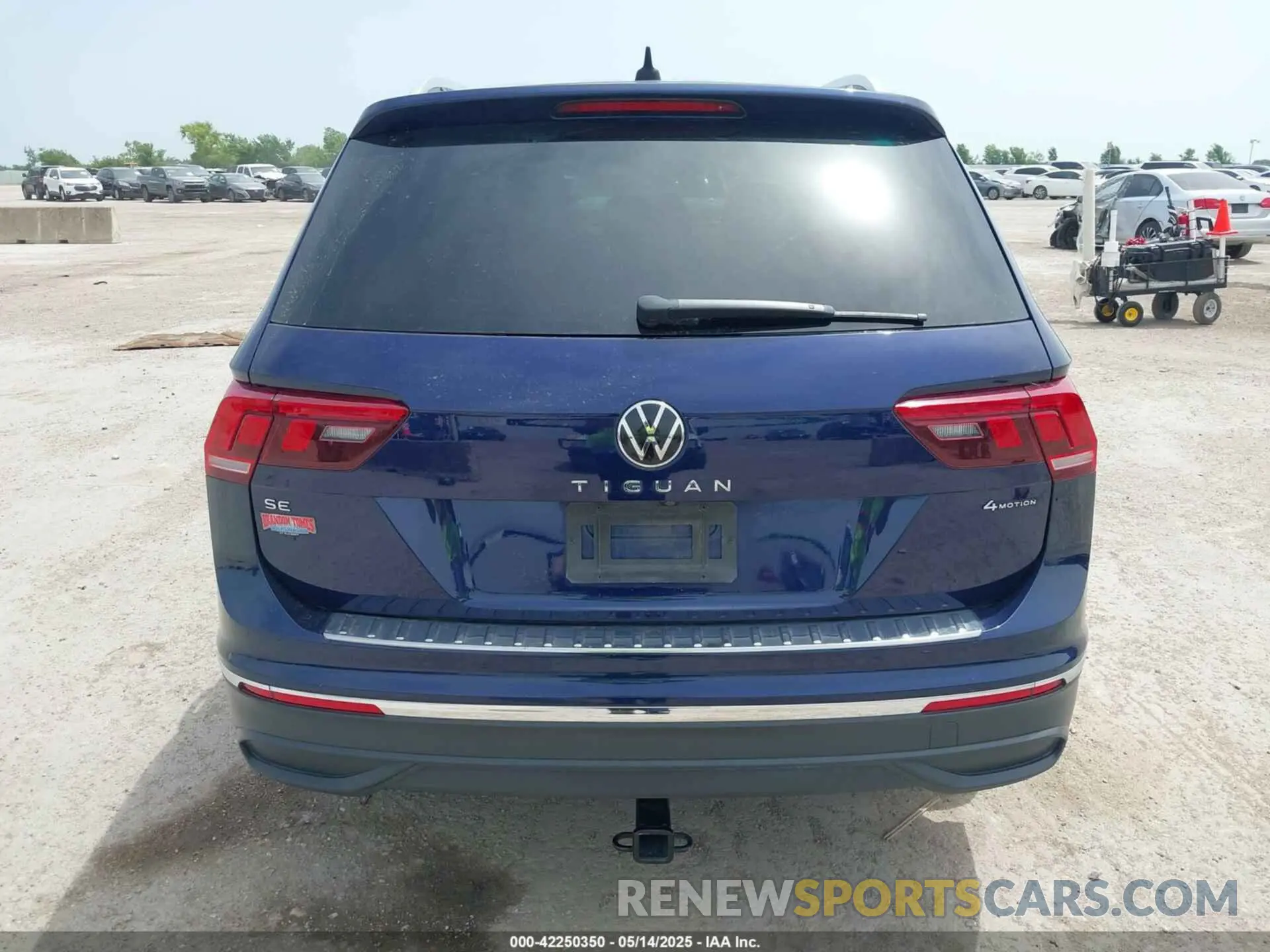 16 Photograph of a damaged car 3VV2B7AX2NM051870 VOLKSWAGEN TIGUAN 2022