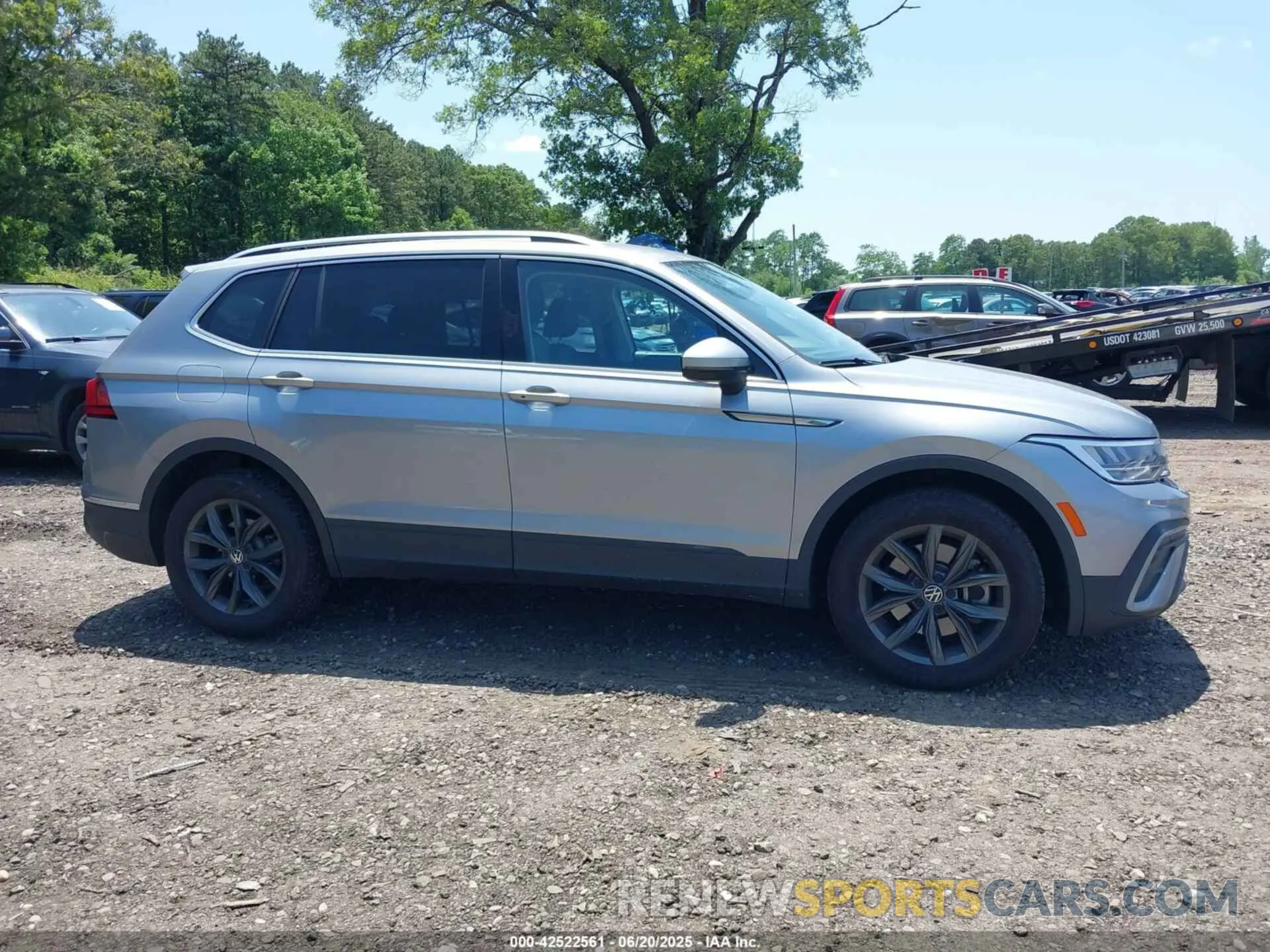 13 Photograph of a damaged car 3VV2B7AX2NM074369 VOLKSWAGEN TIGUAN 2022