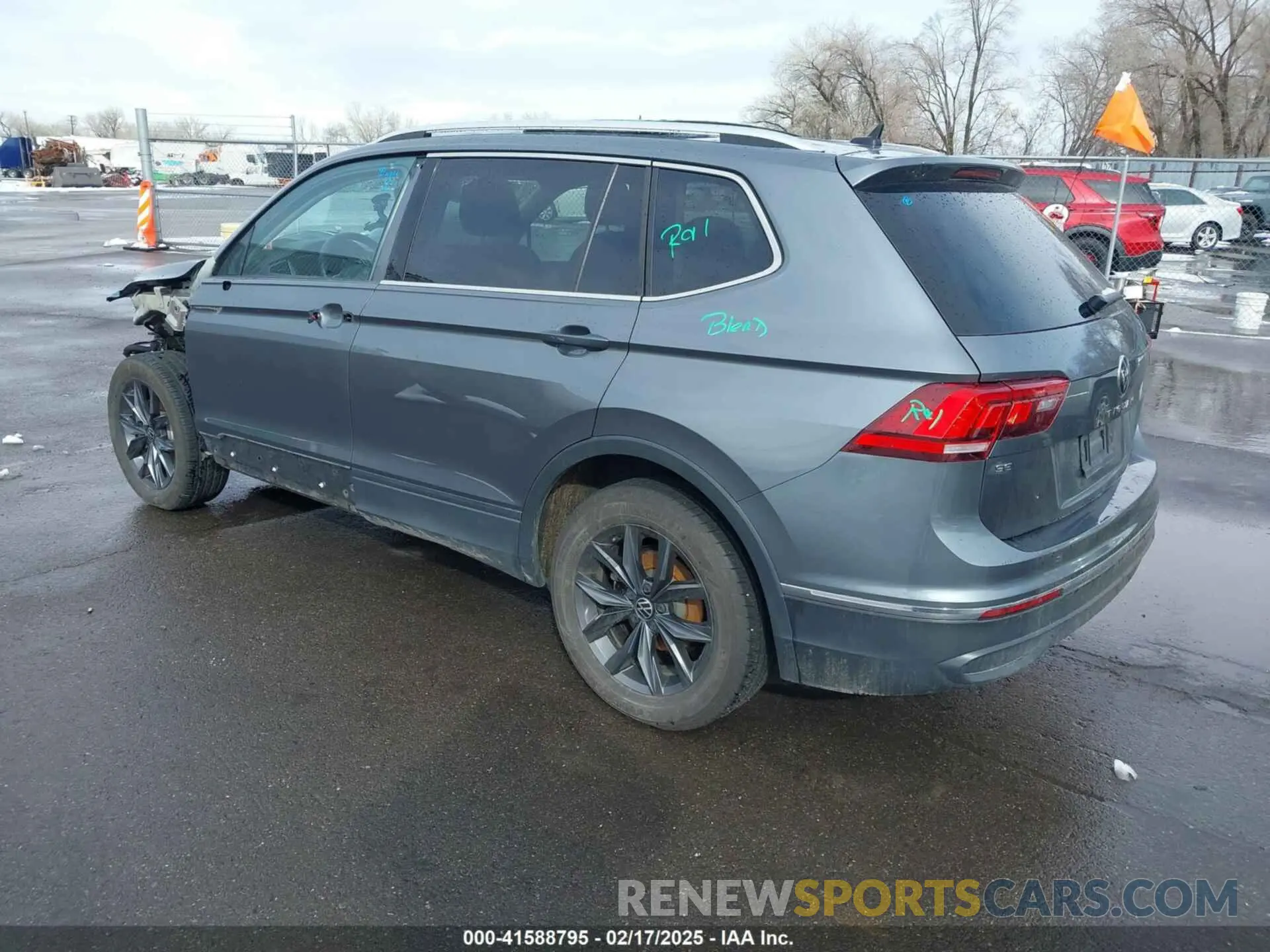 3 Photograph of a damaged car 3VV2B7AX2NM161365 VOLKSWAGEN TIGUAN 2022