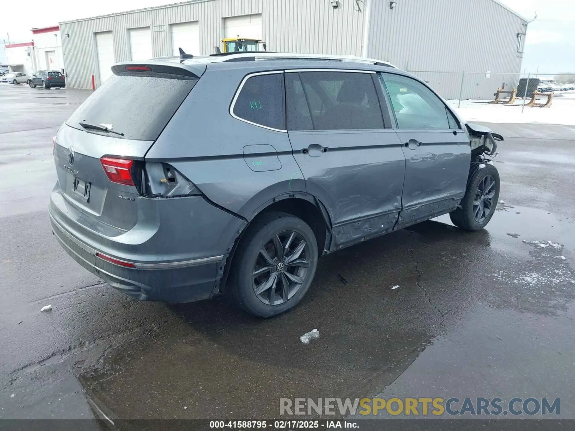 4 Photograph of a damaged car 3VV2B7AX2NM161365 VOLKSWAGEN TIGUAN 2022