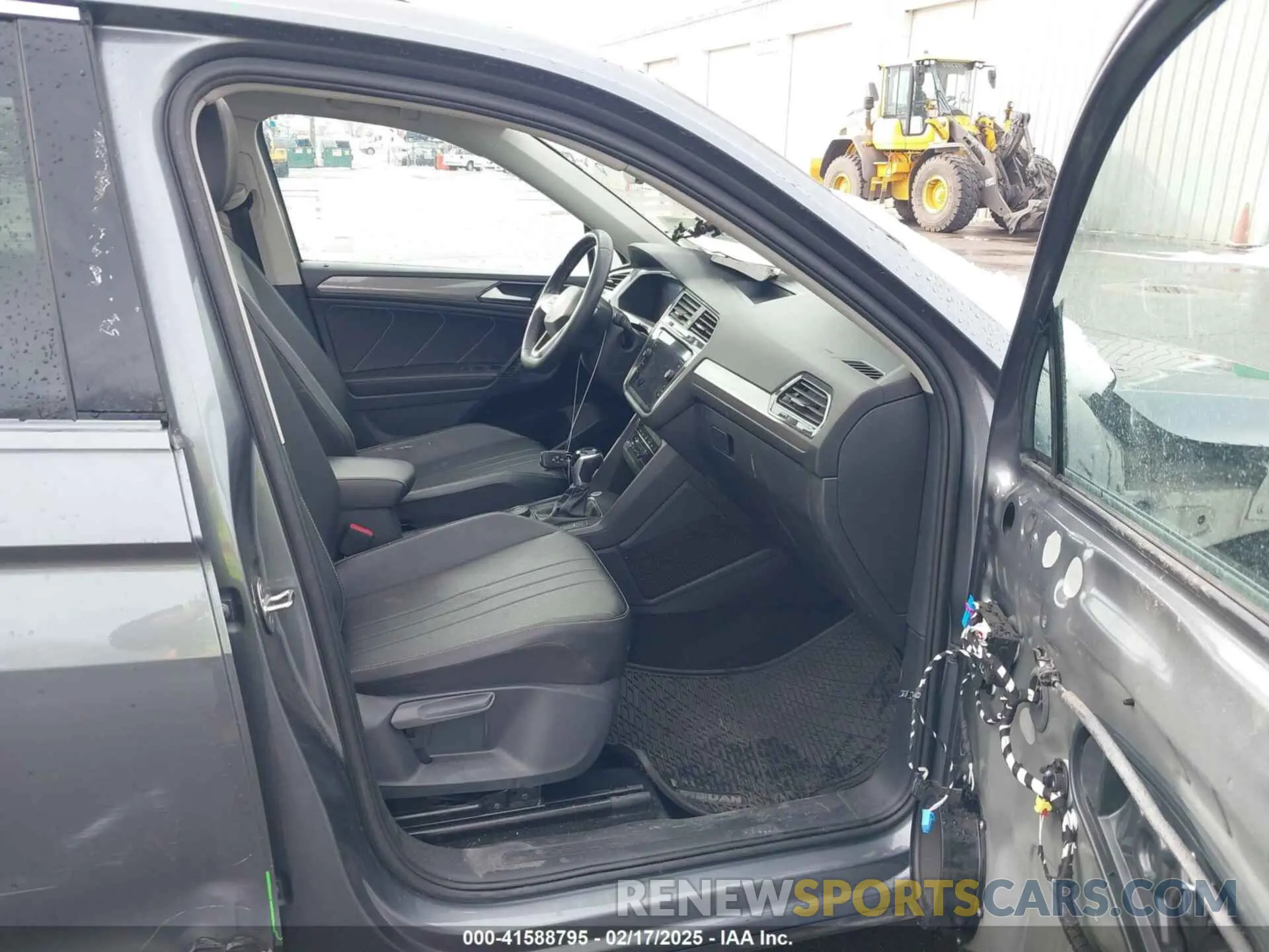 5 Photograph of a damaged car 3VV2B7AX2NM161365 VOLKSWAGEN TIGUAN 2022