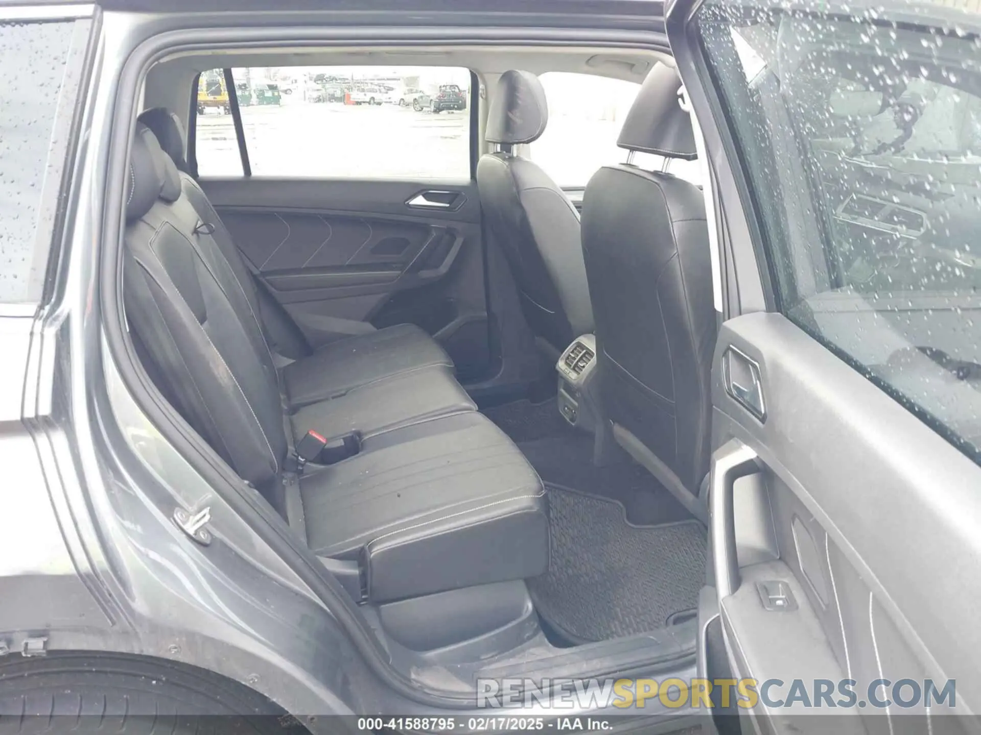 8 Photograph of a damaged car 3VV2B7AX2NM161365 VOLKSWAGEN TIGUAN 2022