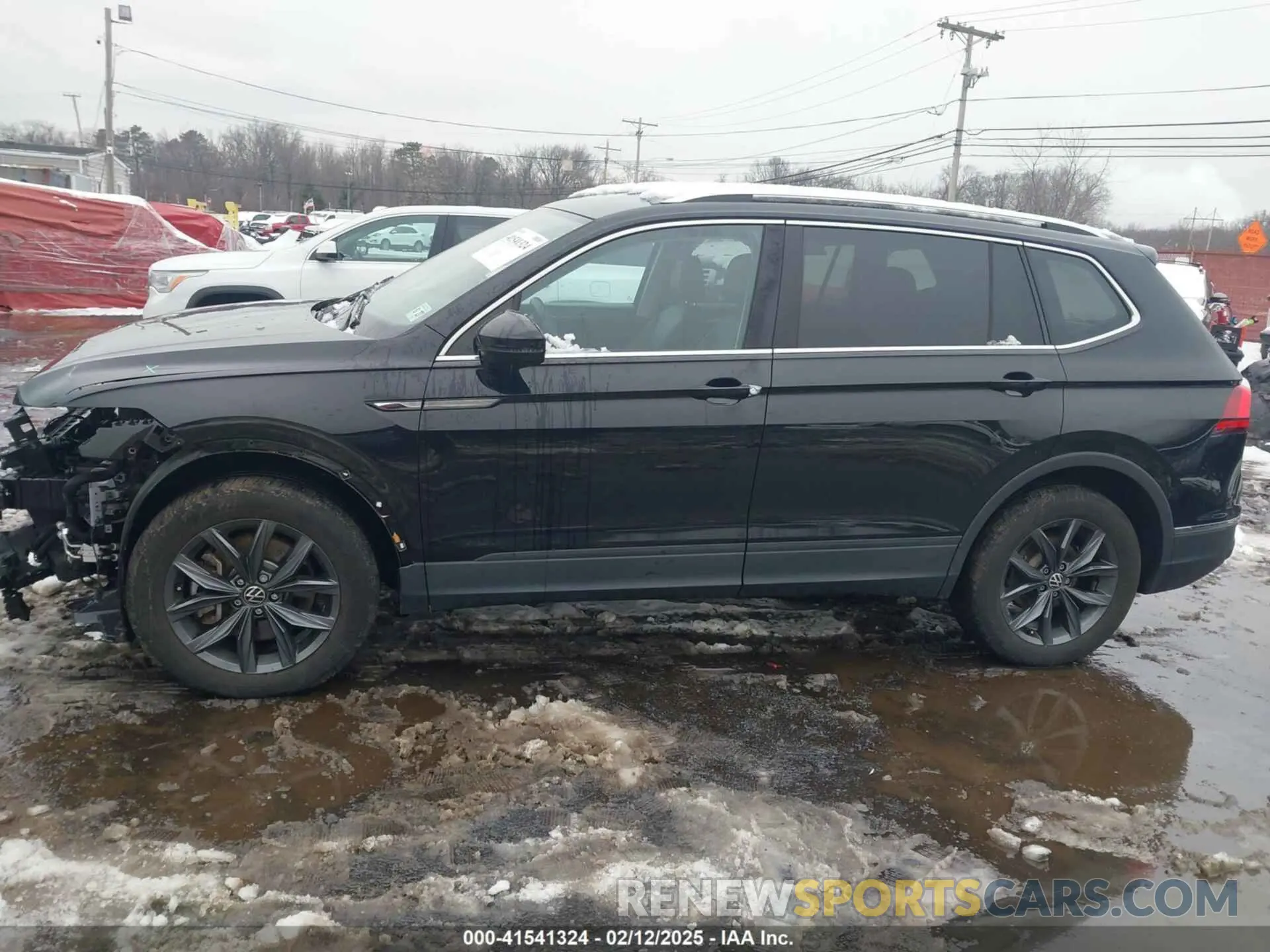 14 Photograph of a damaged car 3VV2B7AX3NM070010 VOLKSWAGEN TIGUAN 2022