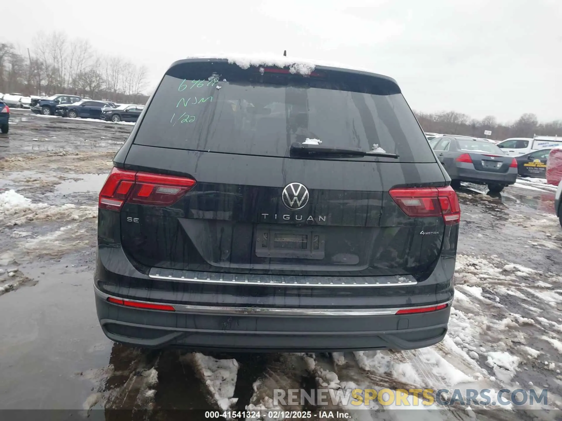 16 Photograph of a damaged car 3VV2B7AX3NM070010 VOLKSWAGEN TIGUAN 2022