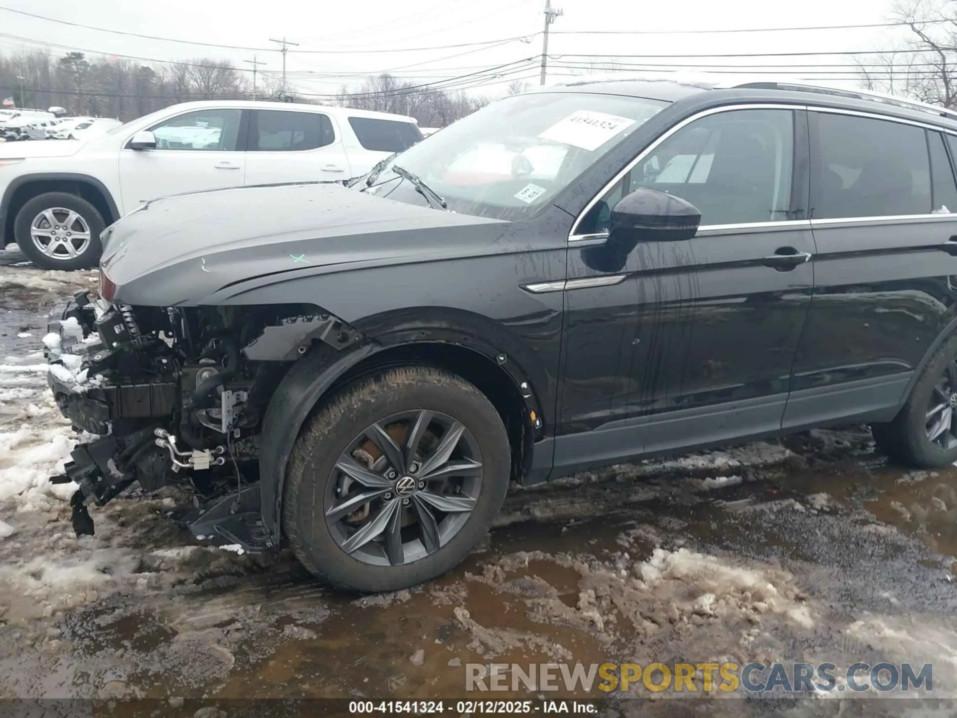 19 Photograph of a damaged car 3VV2B7AX3NM070010 VOLKSWAGEN TIGUAN 2022