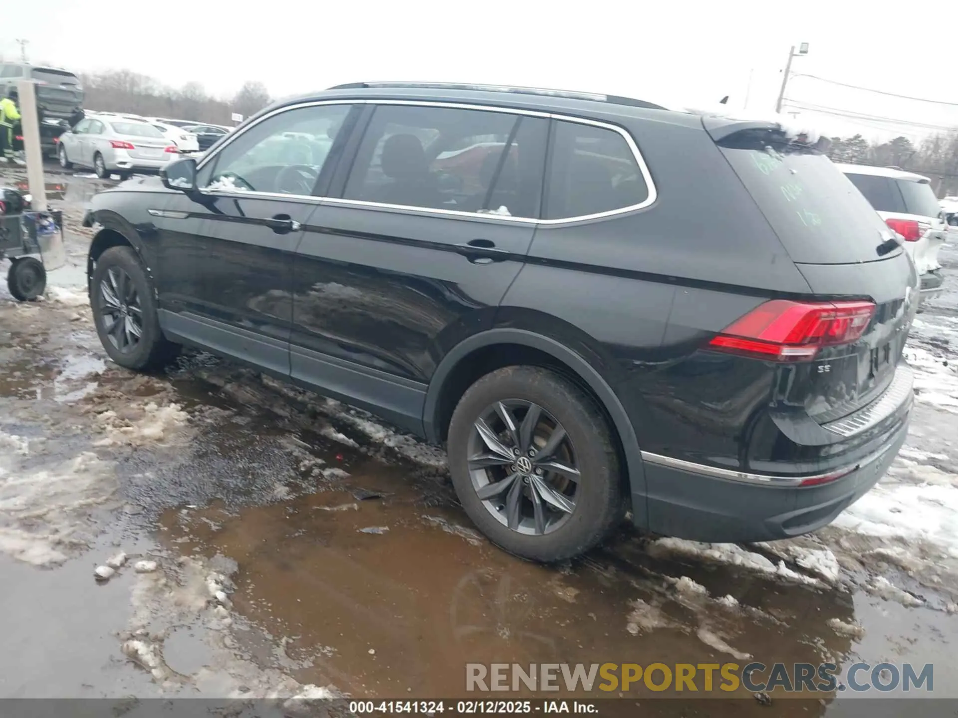 3 Photograph of a damaged car 3VV2B7AX3NM070010 VOLKSWAGEN TIGUAN 2022