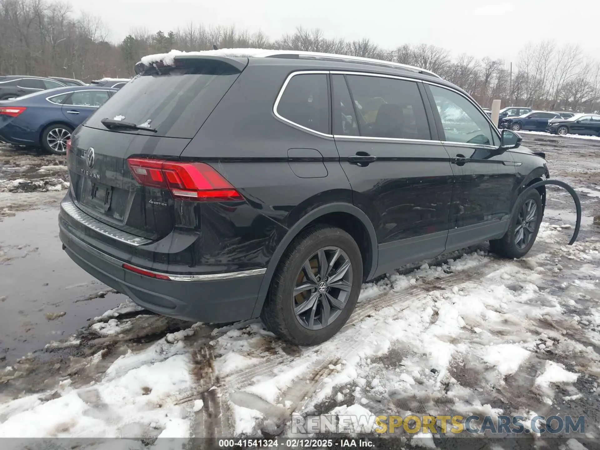 4 Photograph of a damaged car 3VV2B7AX3NM070010 VOLKSWAGEN TIGUAN 2022