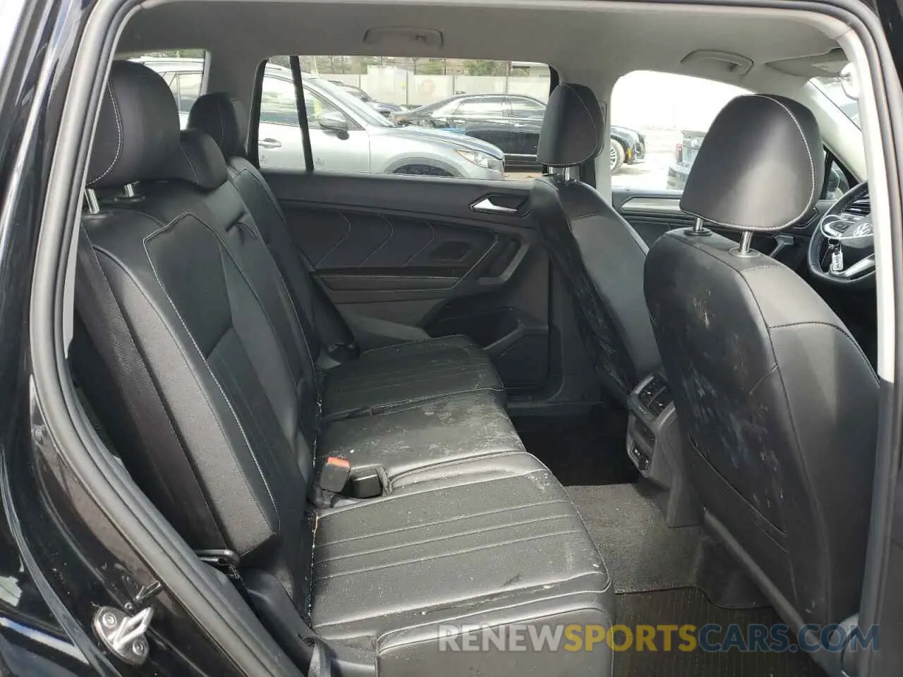 11 Photograph of a damaged car 3VV2B7AX4NM063051 VOLKSWAGEN TIGUAN 2022