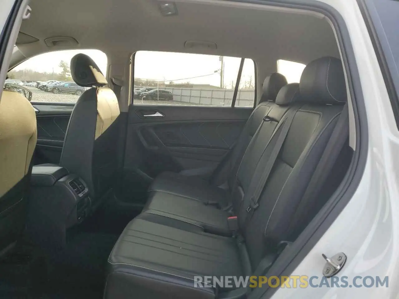 11 Photograph of a damaged car 3VV2B7AX4NM070405 VOLKSWAGEN TIGUAN 2022