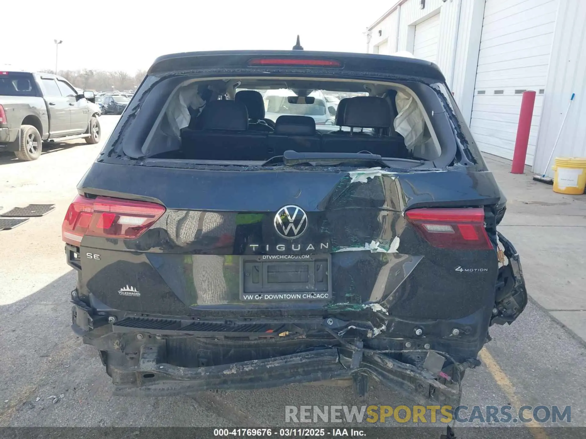 17 Photograph of a damaged car 3VV2B7AX4NM118467 VOLKSWAGEN TIGUAN 2022