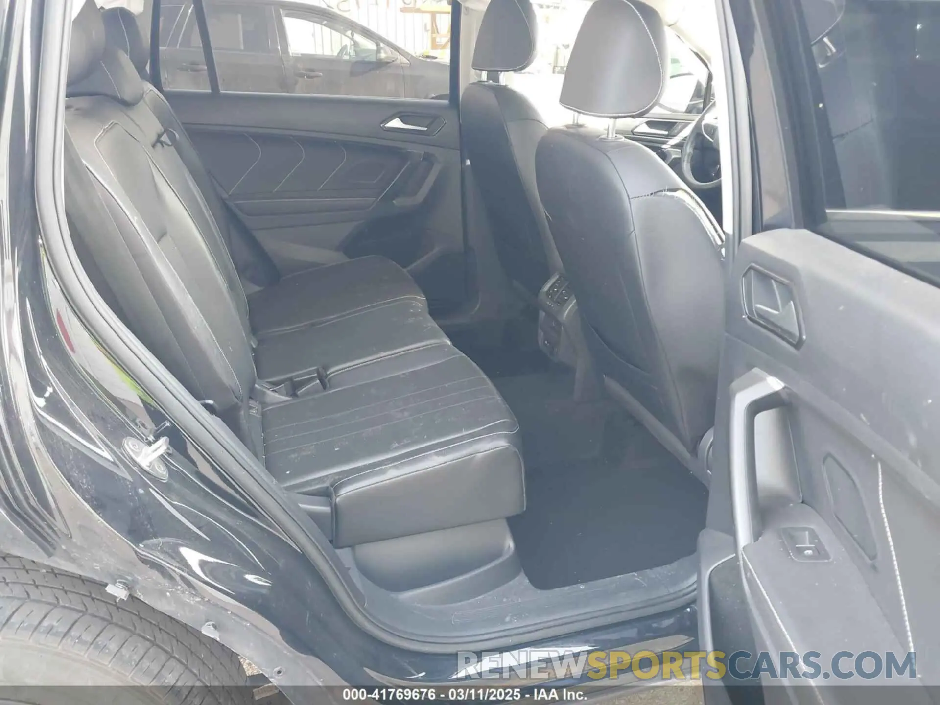 8 Photograph of a damaged car 3VV2B7AX4NM118467 VOLKSWAGEN TIGUAN 2022