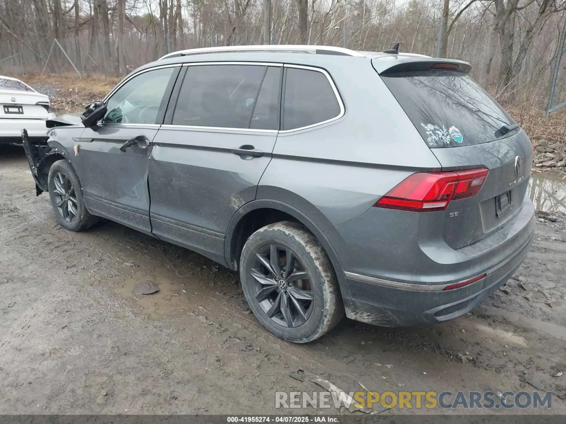 3 Photograph of a damaged car 3VV2B7AX4NM126181 VOLKSWAGEN TIGUAN 2022
