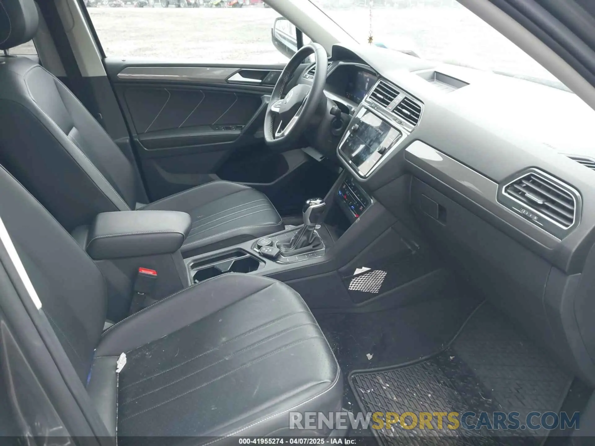 5 Photograph of a damaged car 3VV2B7AX4NM126181 VOLKSWAGEN TIGUAN 2022