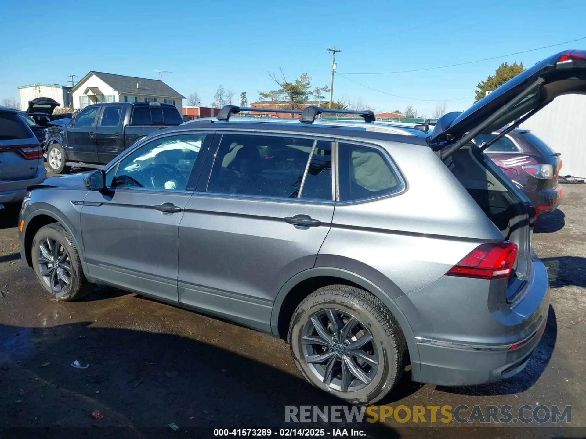 3 Photograph of a damaged car 3VV2B7AX5NM048462 VOLKSWAGEN TIGUAN 2022