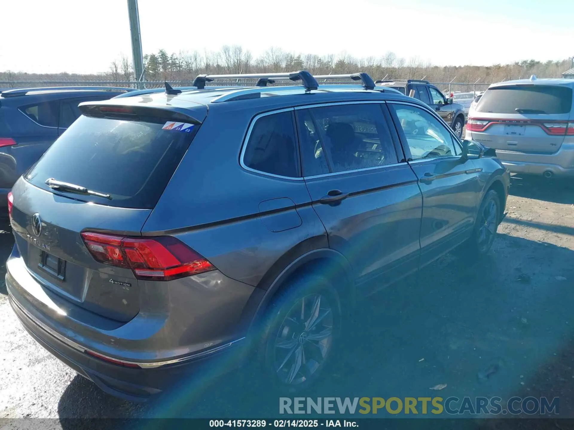 4 Photograph of a damaged car 3VV2B7AX5NM048462 VOLKSWAGEN TIGUAN 2022