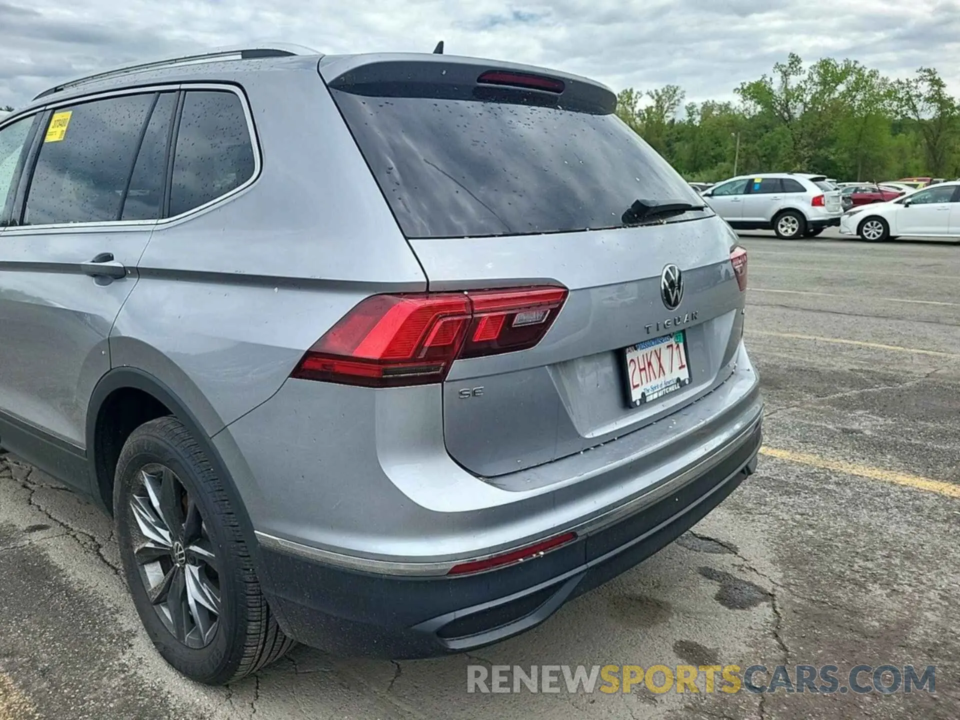 11 Photograph of a damaged car 3VV2B7AX5NM082093 VOLKSWAGEN TIGUAN 2022