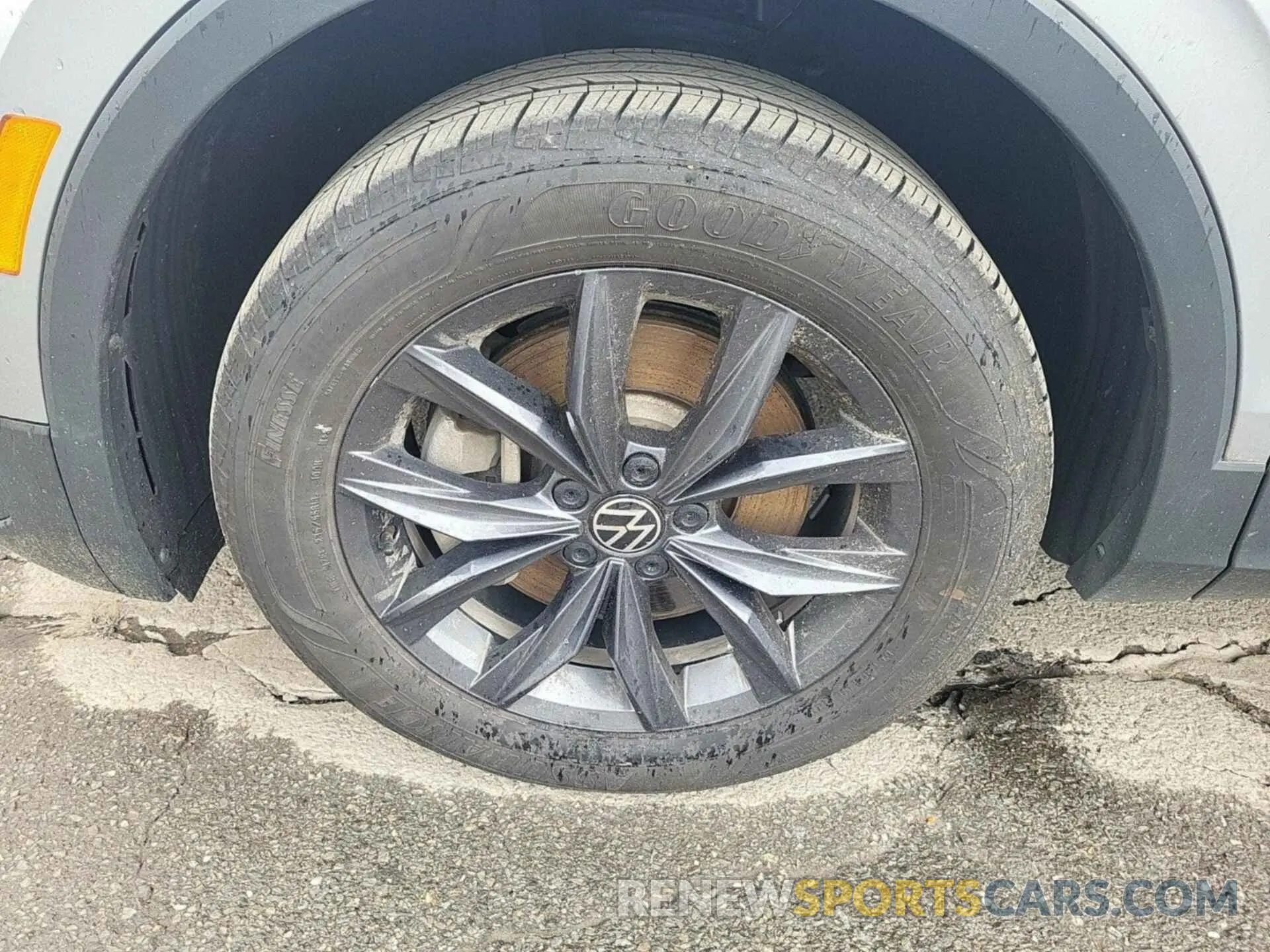 12 Photograph of a damaged car 3VV2B7AX5NM082093 VOLKSWAGEN TIGUAN 2022