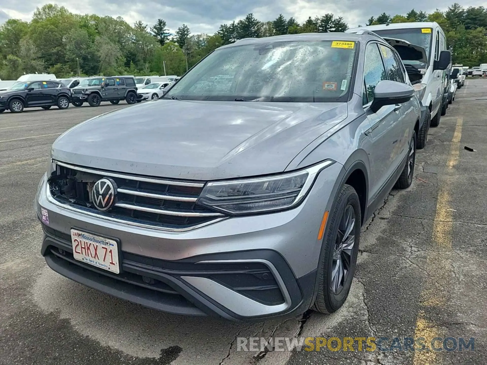 18 Photograph of a damaged car 3VV2B7AX5NM082093 VOLKSWAGEN TIGUAN 2022