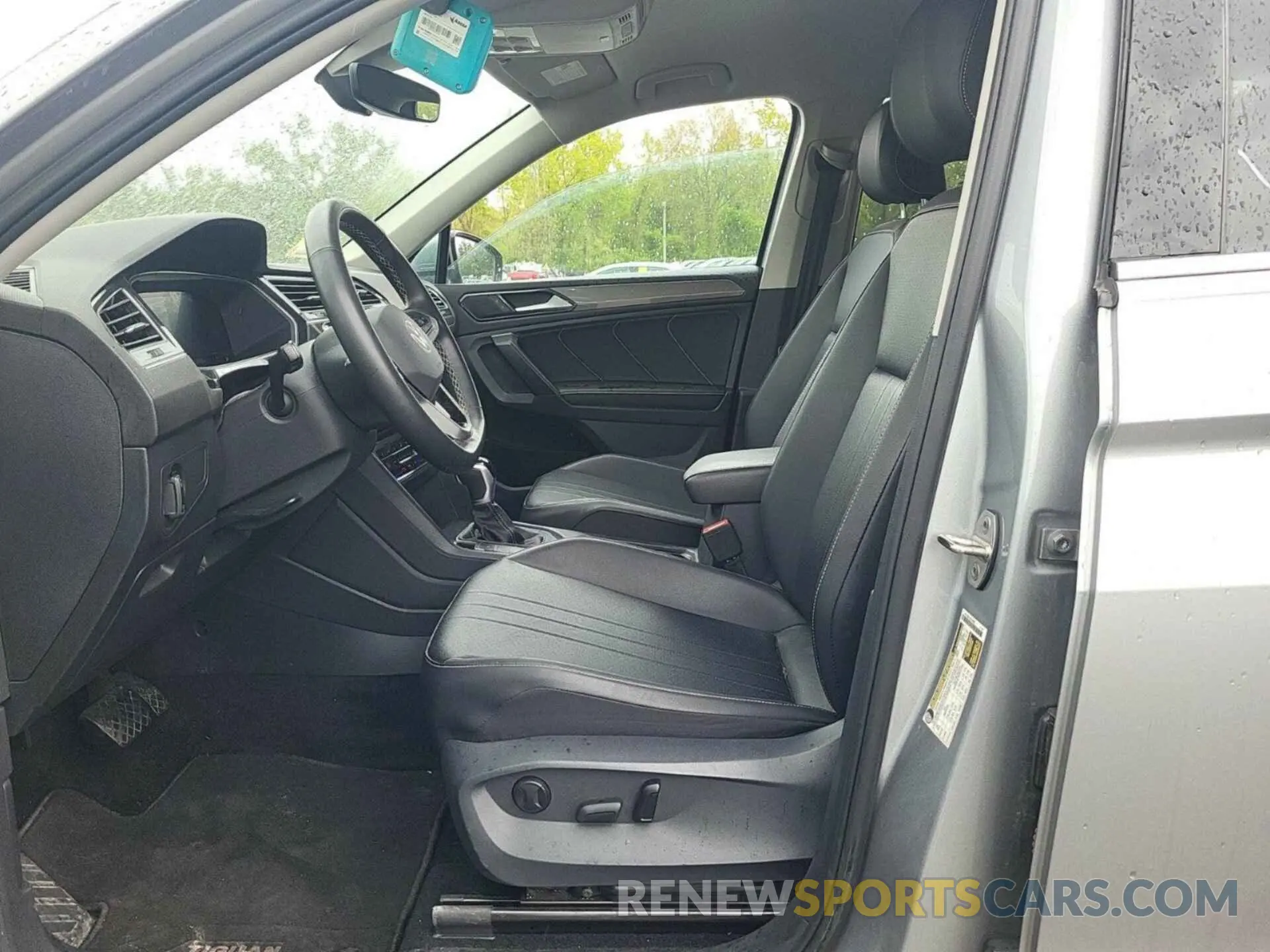 2 Photograph of a damaged car 3VV2B7AX5NM082093 VOLKSWAGEN TIGUAN 2022