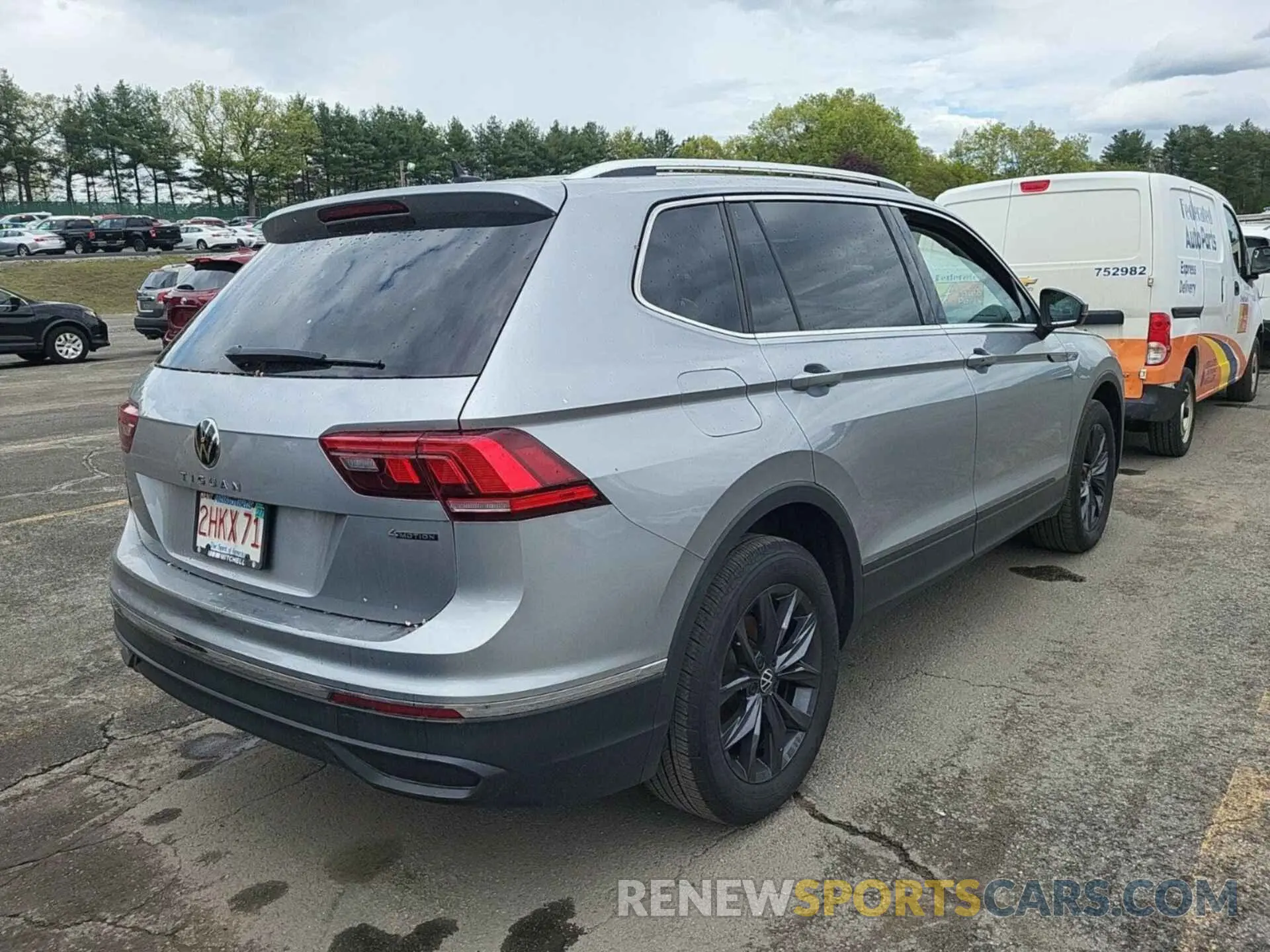 8 Photograph of a damaged car 3VV2B7AX5NM082093 VOLKSWAGEN TIGUAN 2022