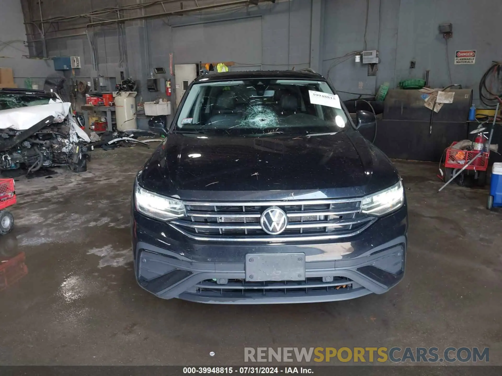 12 Photograph of a damaged car 3VV2B7AX6NM073743 VOLKSWAGEN TIGUAN 2022