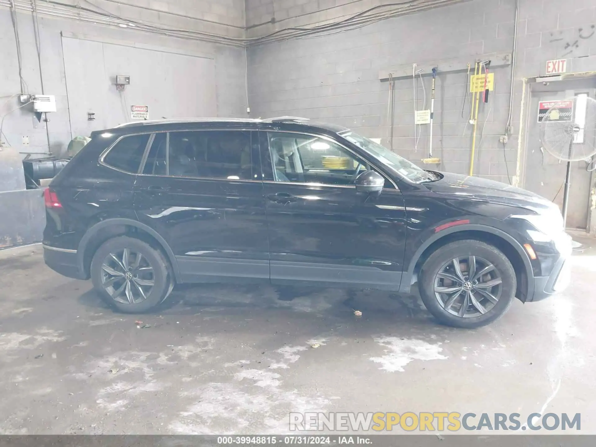 13 Photograph of a damaged car 3VV2B7AX6NM073743 VOLKSWAGEN TIGUAN 2022