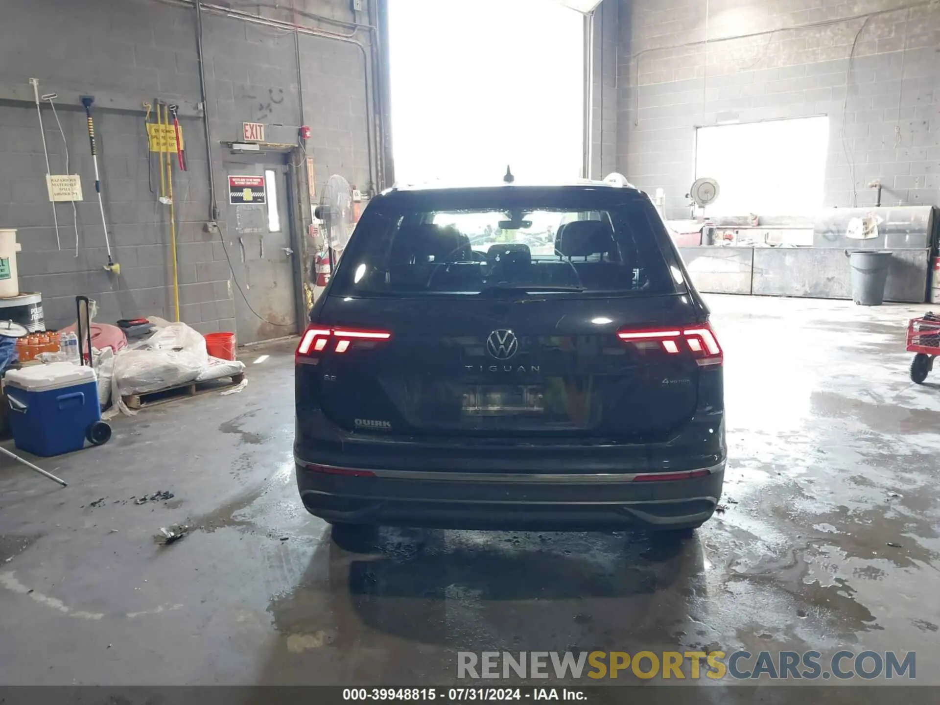 16 Photograph of a damaged car 3VV2B7AX6NM073743 VOLKSWAGEN TIGUAN 2022