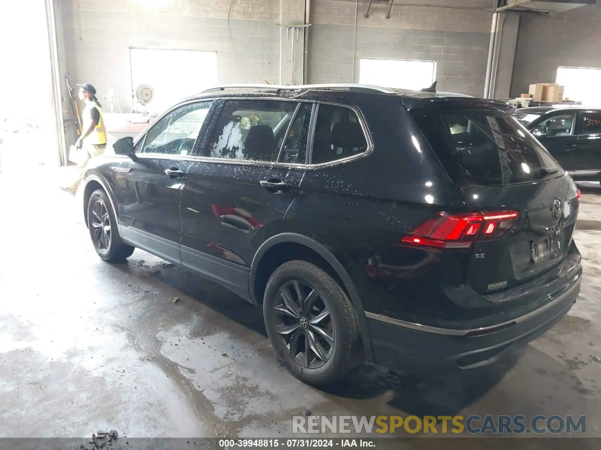 3 Photograph of a damaged car 3VV2B7AX6NM073743 VOLKSWAGEN TIGUAN 2022