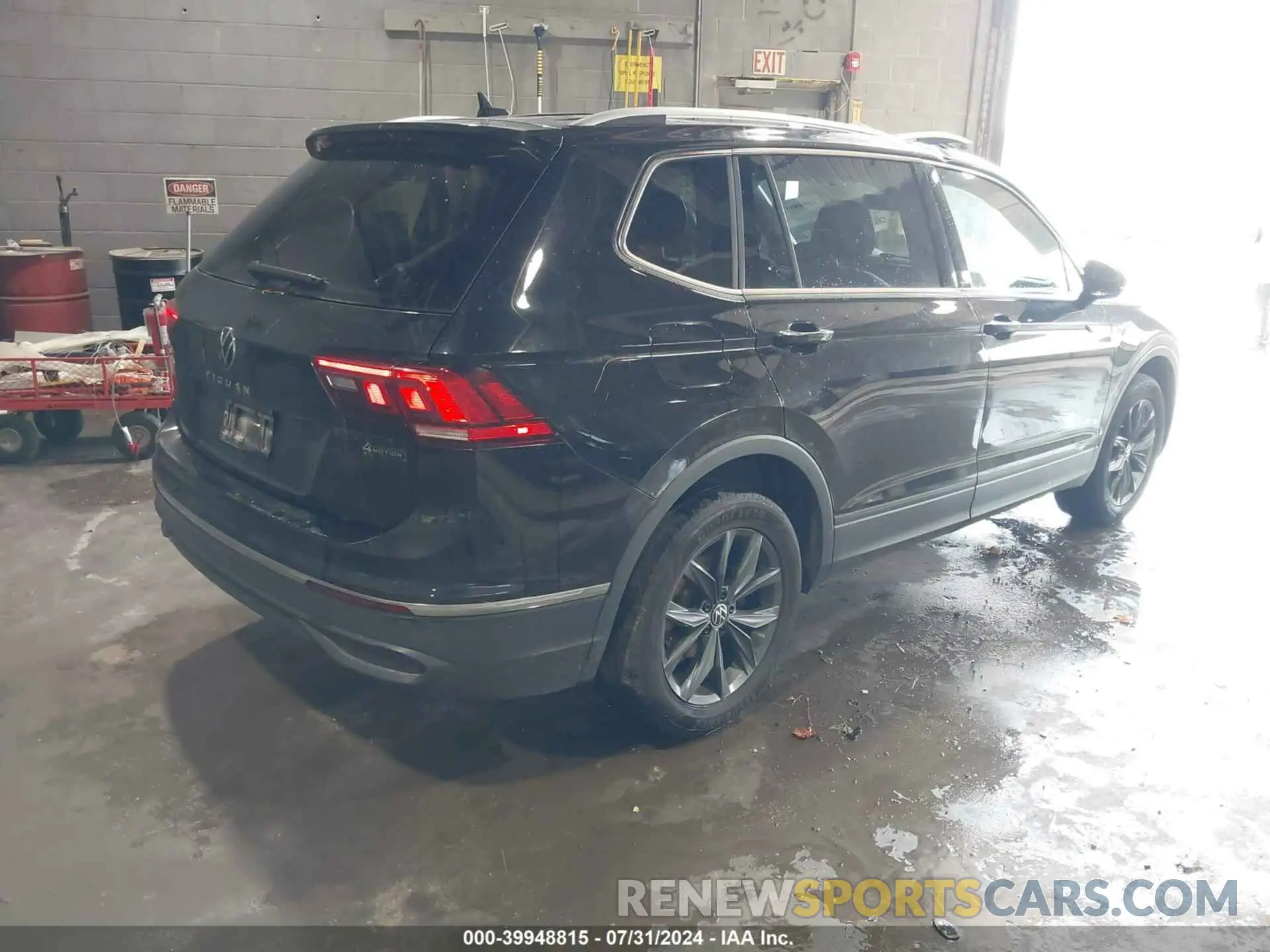 4 Photograph of a damaged car 3VV2B7AX6NM073743 VOLKSWAGEN TIGUAN 2022