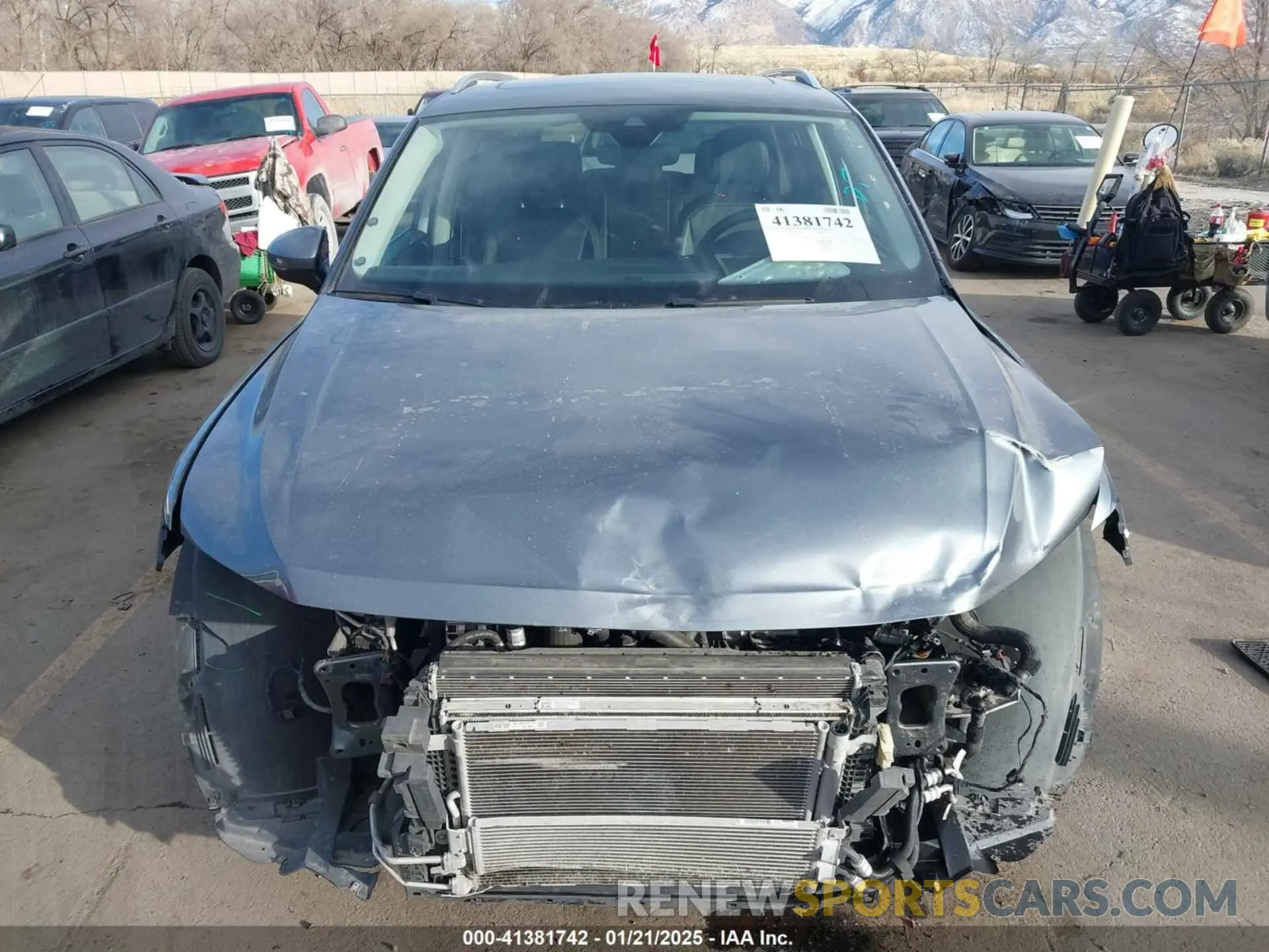12 Photograph of a damaged car 3VV2B7AX7NM029685 VOLKSWAGEN TIGUAN 2022