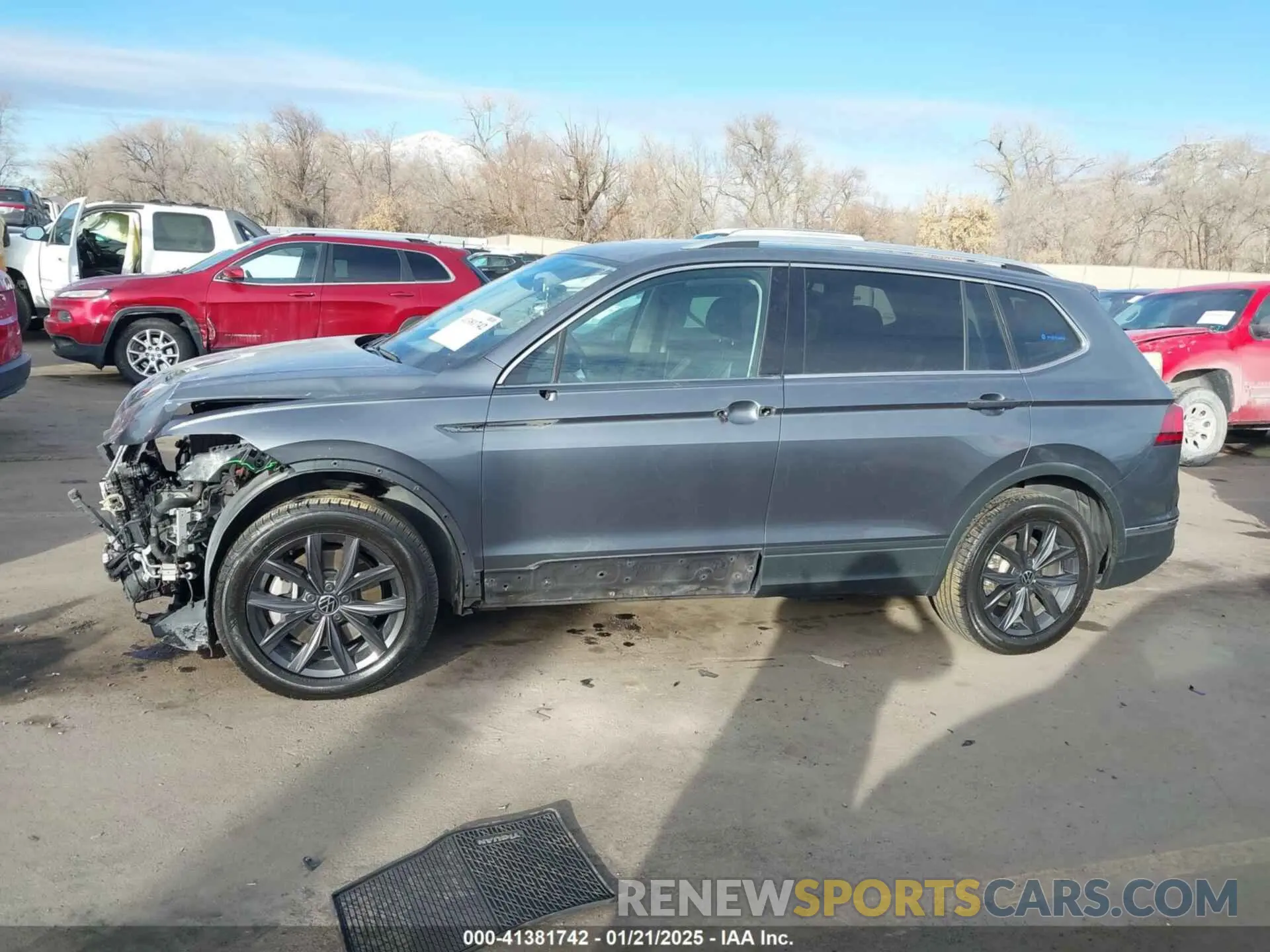 14 Photograph of a damaged car 3VV2B7AX7NM029685 VOLKSWAGEN TIGUAN 2022