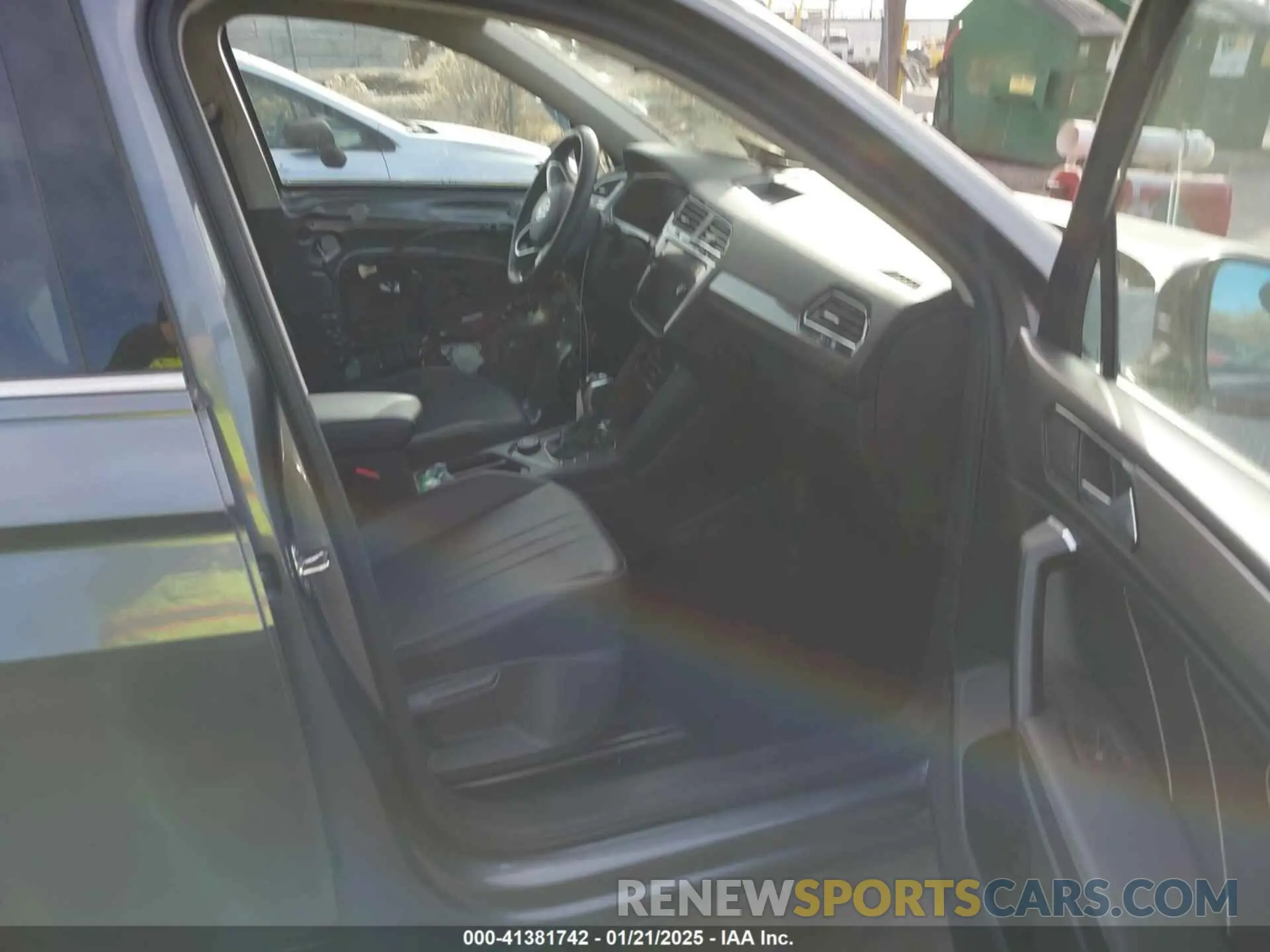 5 Photograph of a damaged car 3VV2B7AX7NM029685 VOLKSWAGEN TIGUAN 2022