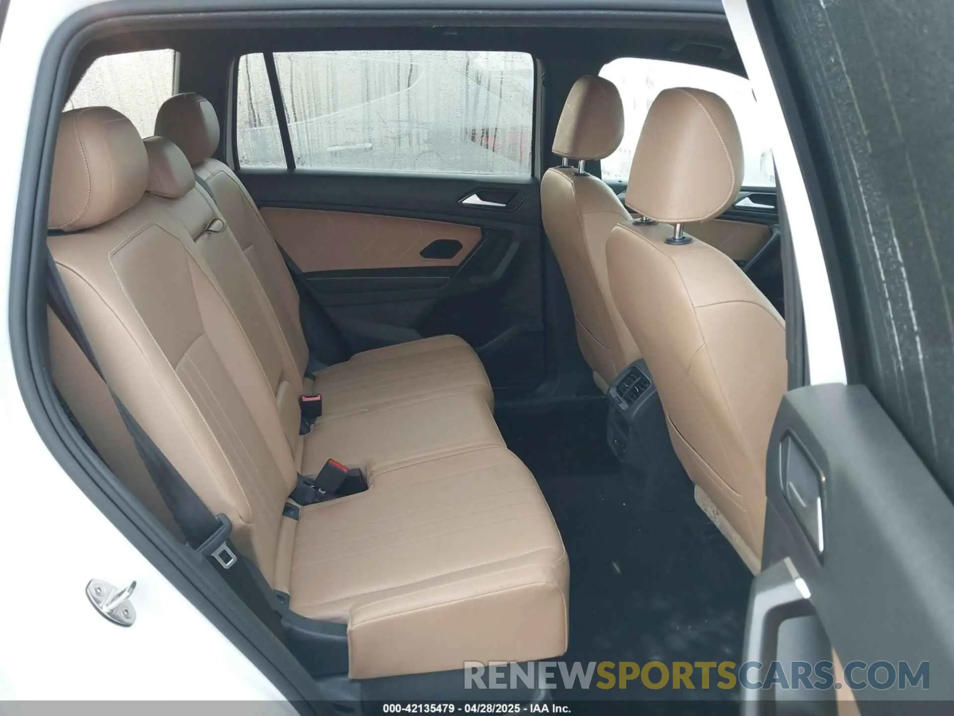 8 Photograph of a damaged car 3VV2B7AX7NM085058 VOLKSWAGEN TIGUAN 2022