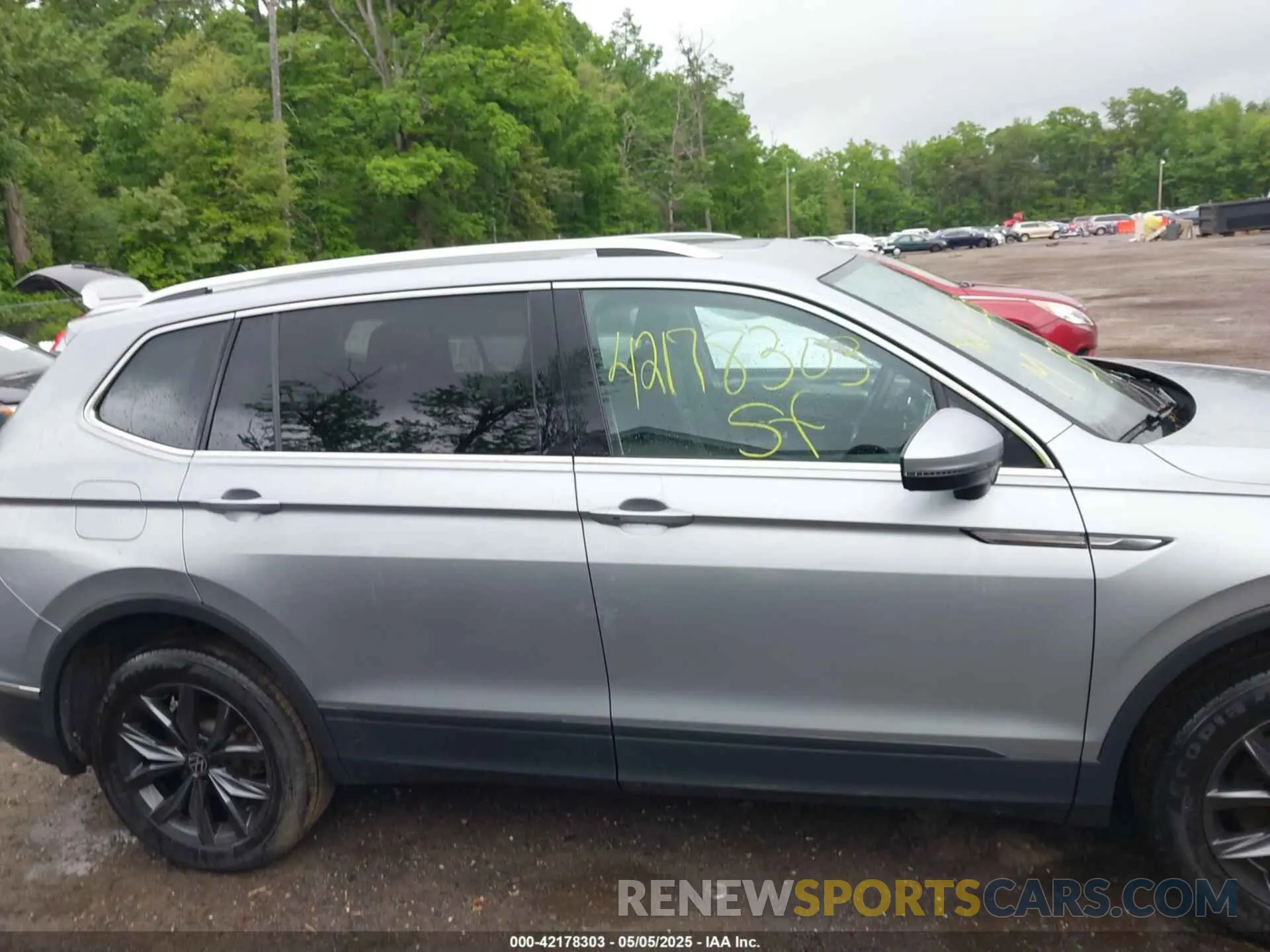 14 Photograph of a damaged car 3VV2B7AX7NM118981 VOLKSWAGEN TIGUAN 2022