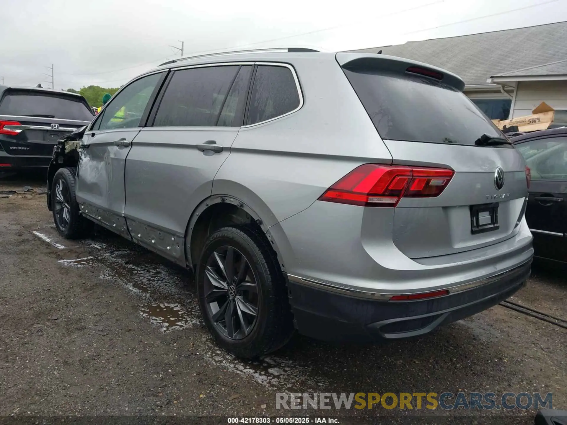 3 Photograph of a damaged car 3VV2B7AX7NM118981 VOLKSWAGEN TIGUAN 2022