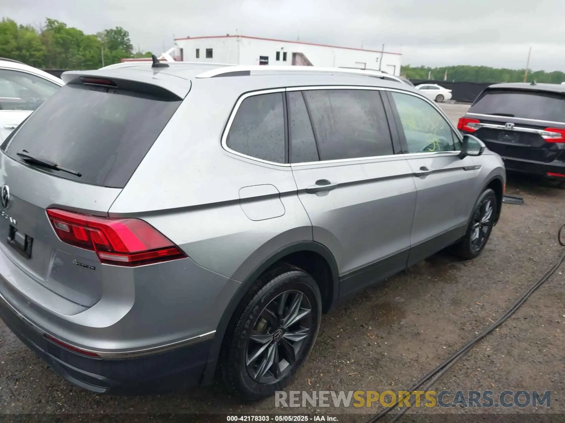 4 Photograph of a damaged car 3VV2B7AX7NM118981 VOLKSWAGEN TIGUAN 2022