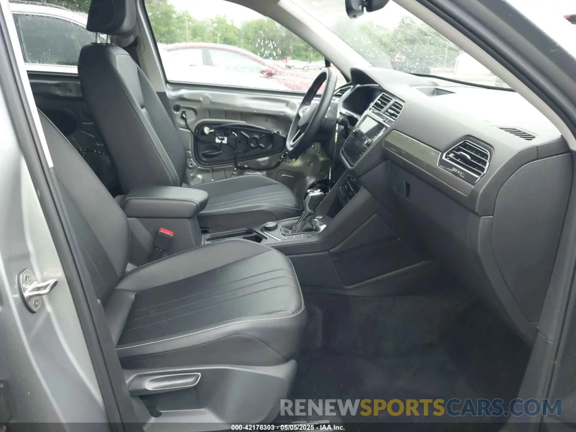 5 Photograph of a damaged car 3VV2B7AX7NM118981 VOLKSWAGEN TIGUAN 2022