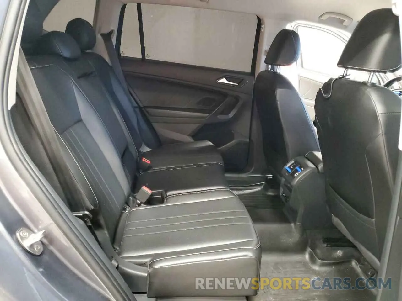 11 Photograph of a damaged car 3VV2B7AX8NM016993 VOLKSWAGEN TIGUAN 2022