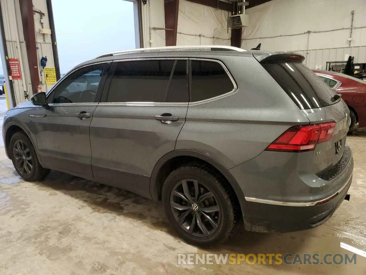 2 Photograph of a damaged car 3VV2B7AX8NM016993 VOLKSWAGEN TIGUAN 2022
