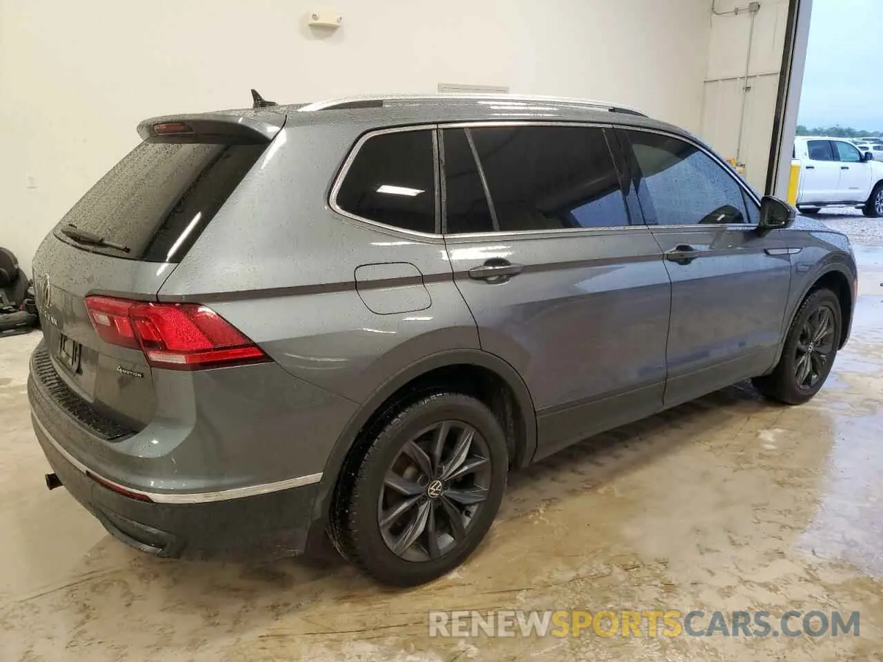 3 Photograph of a damaged car 3VV2B7AX8NM016993 VOLKSWAGEN TIGUAN 2022