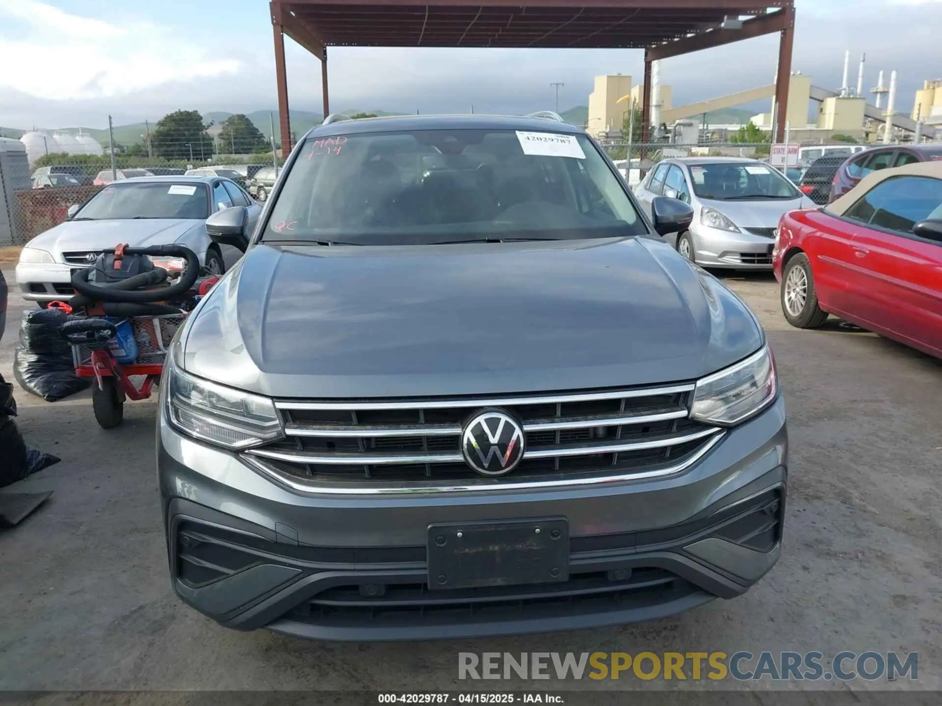 12 Photograph of a damaged car 3VV2B7AX8NM132534 VOLKSWAGEN TIGUAN 2022