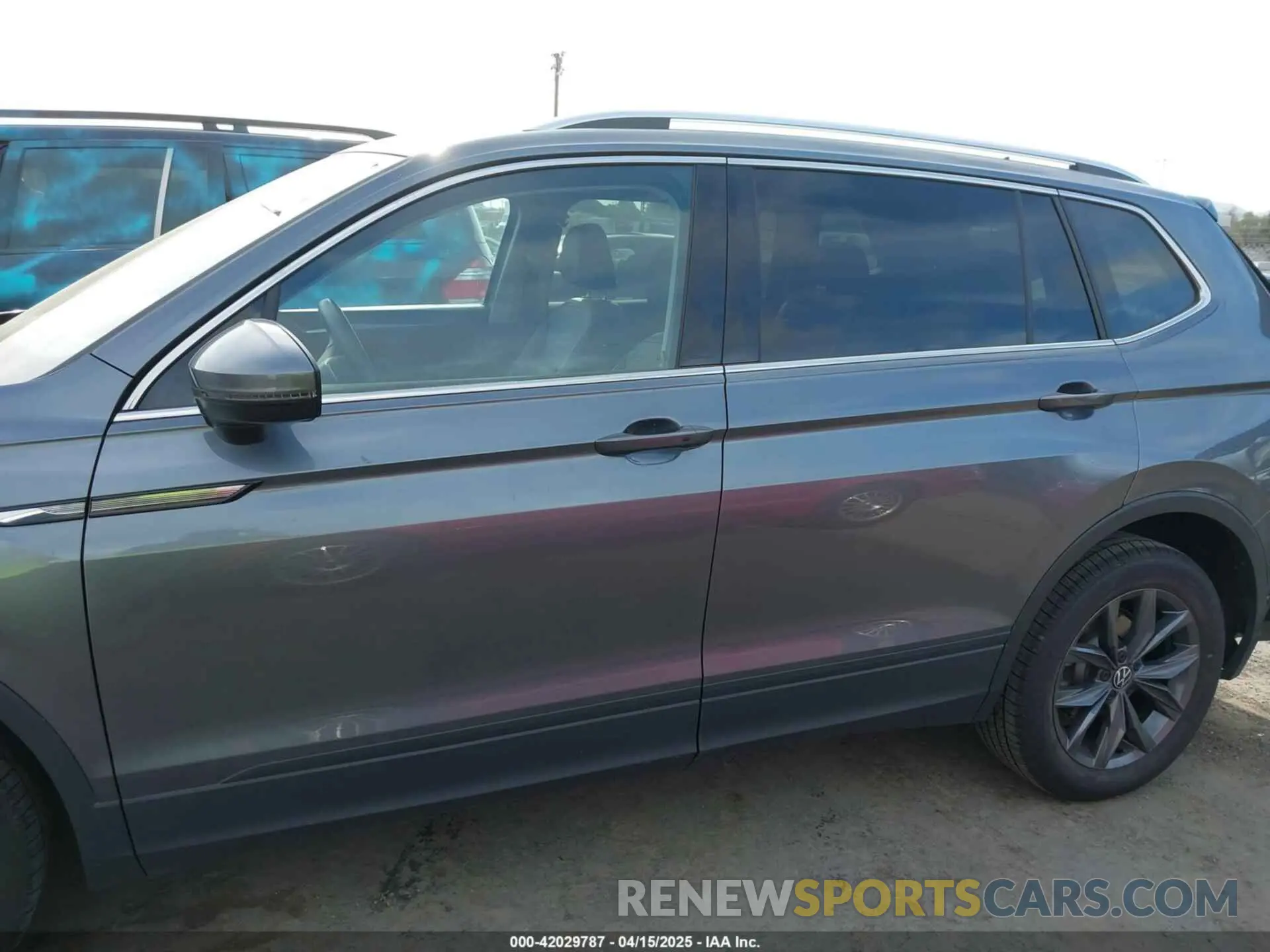 14 Photograph of a damaged car 3VV2B7AX8NM132534 VOLKSWAGEN TIGUAN 2022