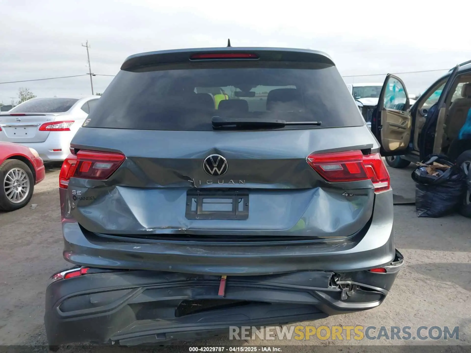 16 Photograph of a damaged car 3VV2B7AX8NM132534 VOLKSWAGEN TIGUAN 2022